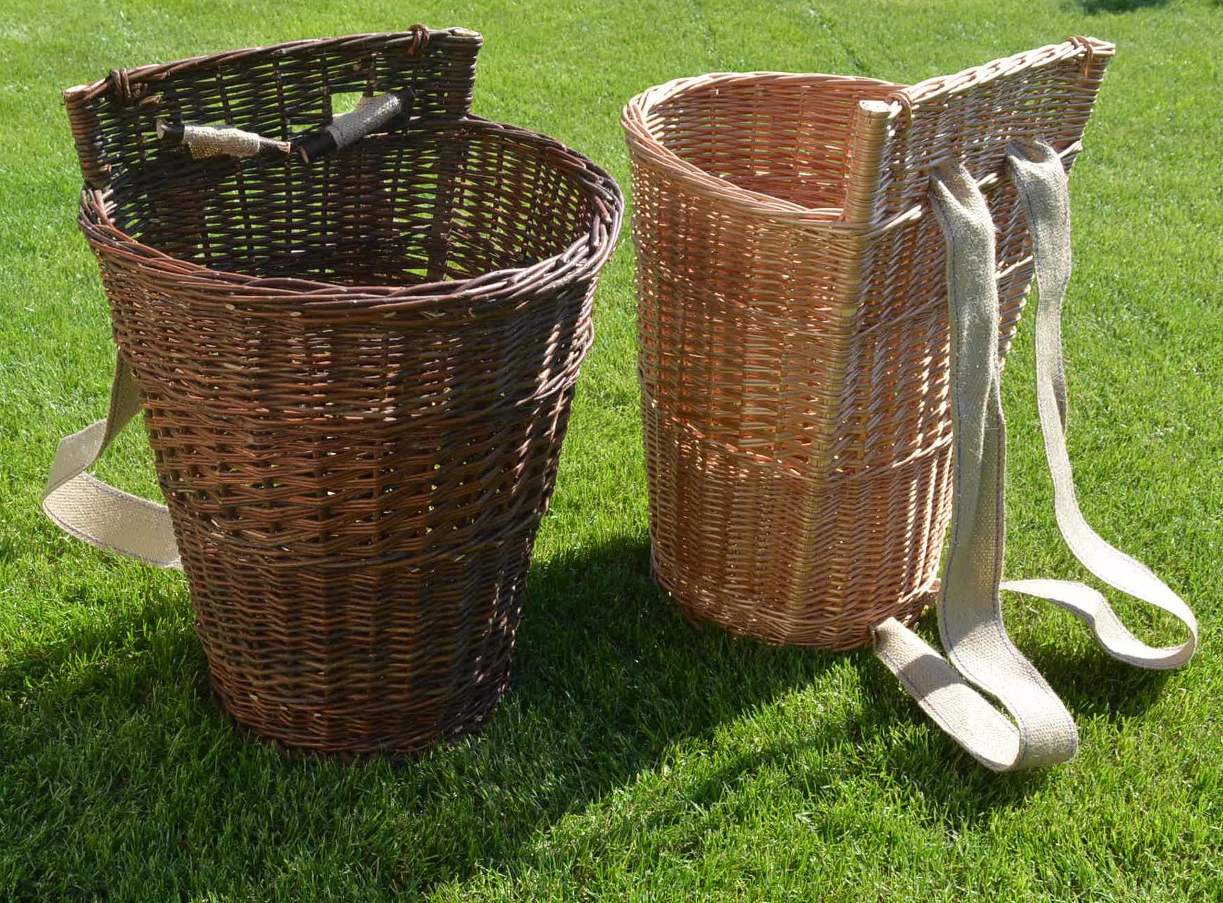 Rückentragekorb aus Weide – Handgeflochten & ergonomisch – Natur oder lackiert – 60x44x37 cm – Jutegurte – Holzkorb, Pilzkorb, Deko, Mittelalter, Garten WIKLER