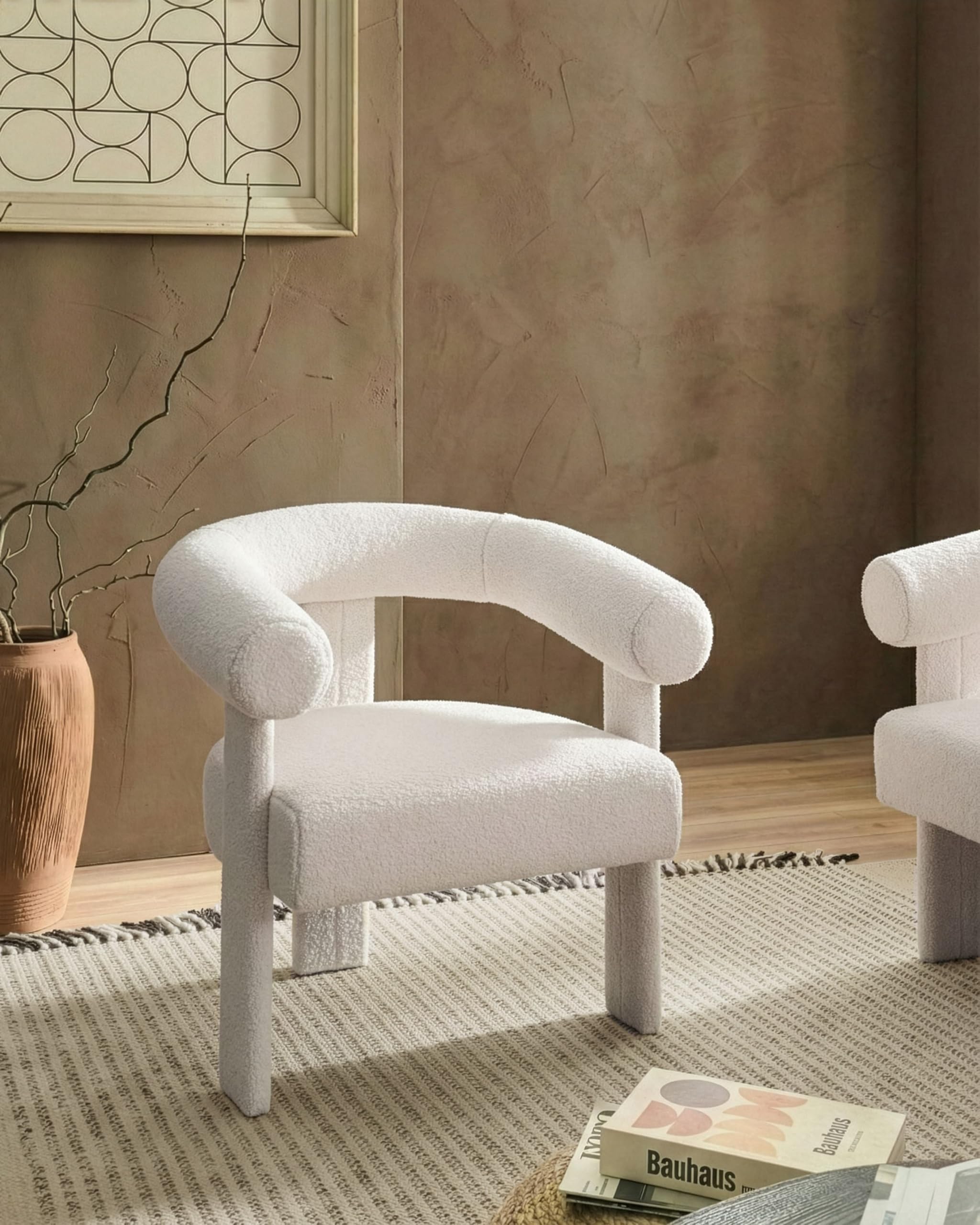 Beliani Sillón de Sala de Estar Estilo Retro tapicería de bouclé Patas tapizadas Blanco Crema Ilbro