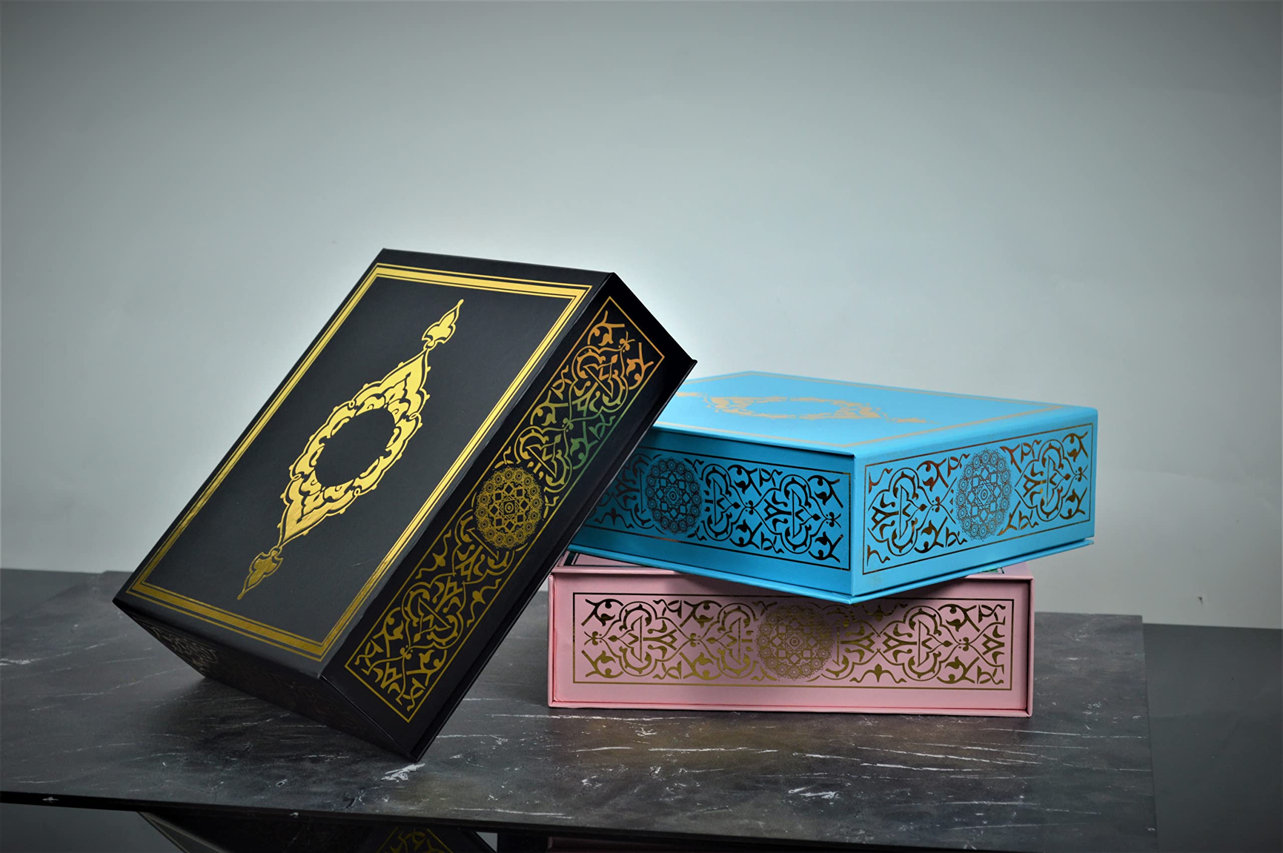 Hediyenikap Mavi Lüks Yaldız Baskılı Hediye Kutusu "26 cm x 22 cm x 7.5 cm" 8691441511684599