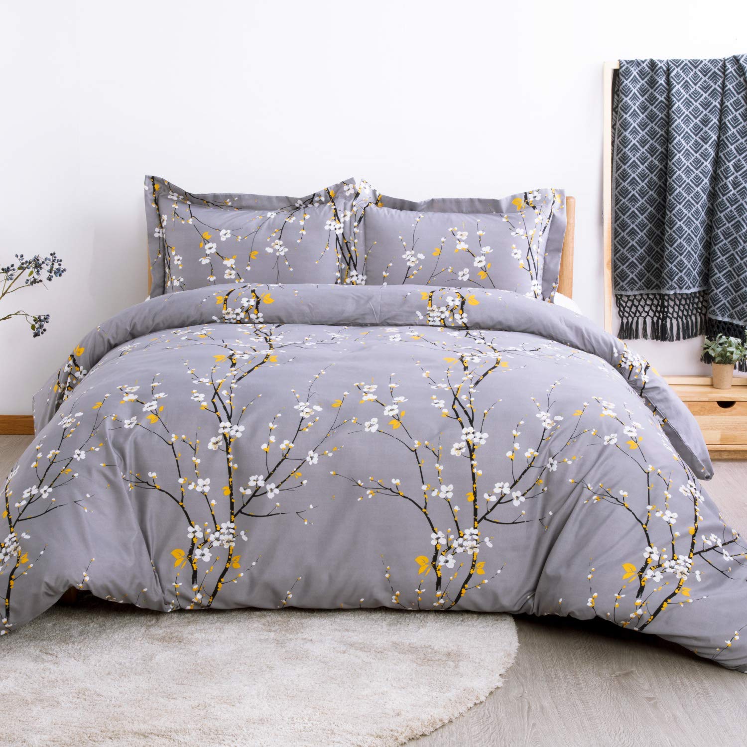 Bedsure Spring Bloom Pattern Duvet Cover Set with Zipper Closure