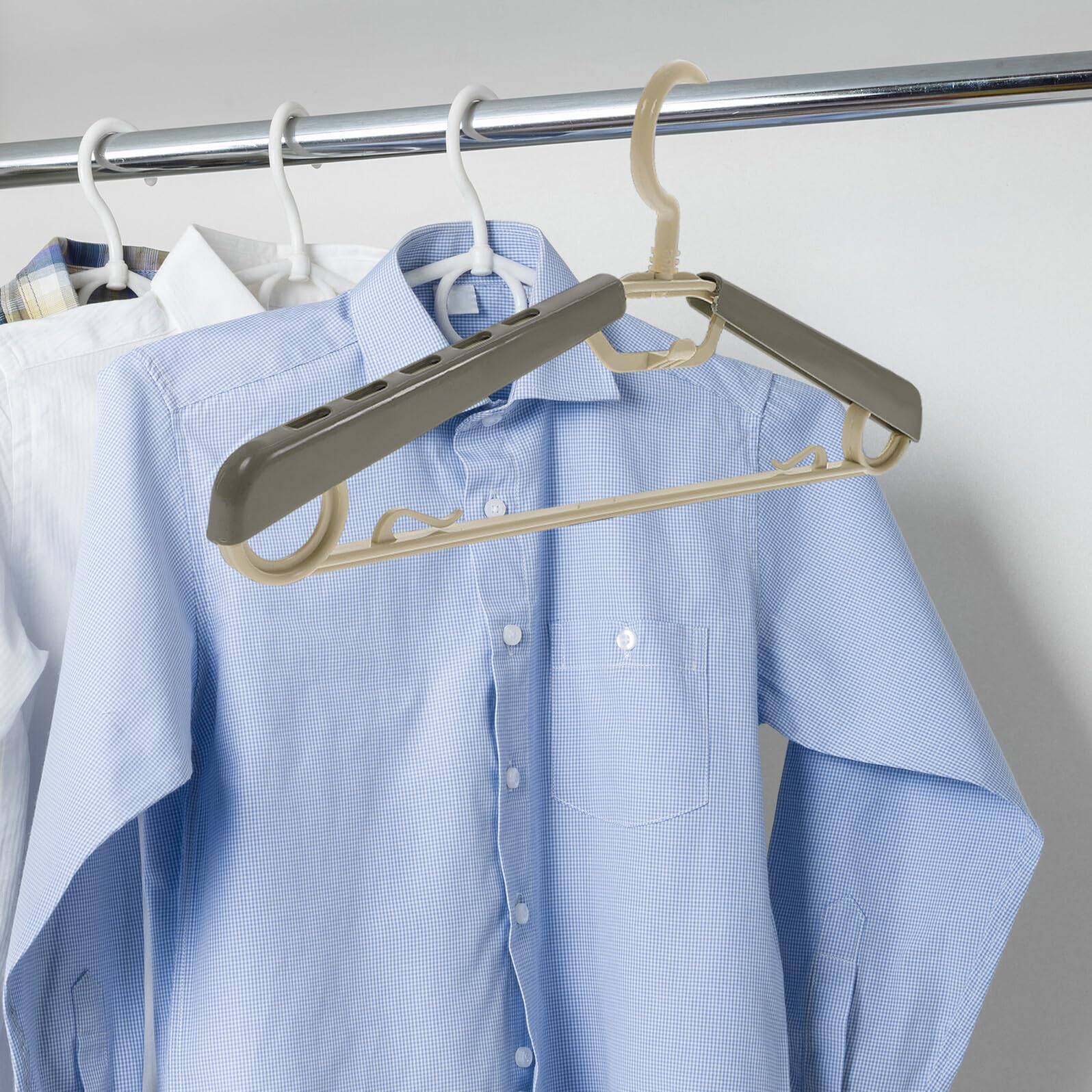 10 Grucce Regolabili in Plastica ABS Extra Larghe Antiscivolo Resistenti per Cappotti Maglioni e Pantaloni – Set da 10 Pezzi per Armadio Ordinato e Salvaspazio