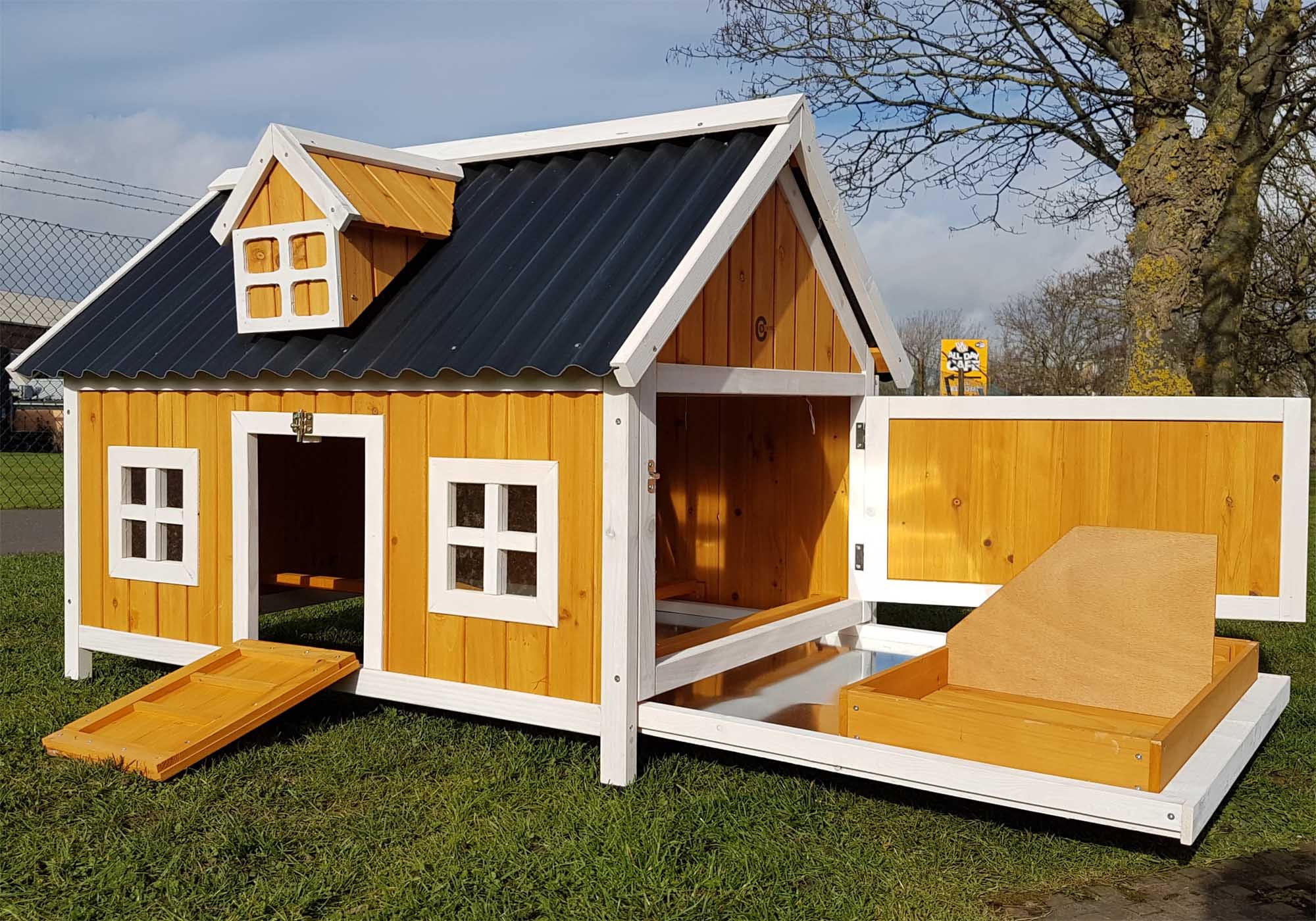 Cocoon LARGE CHICKEN COOP HEN HOUSE WITH INTERNAL SECURE NESTING AREAS