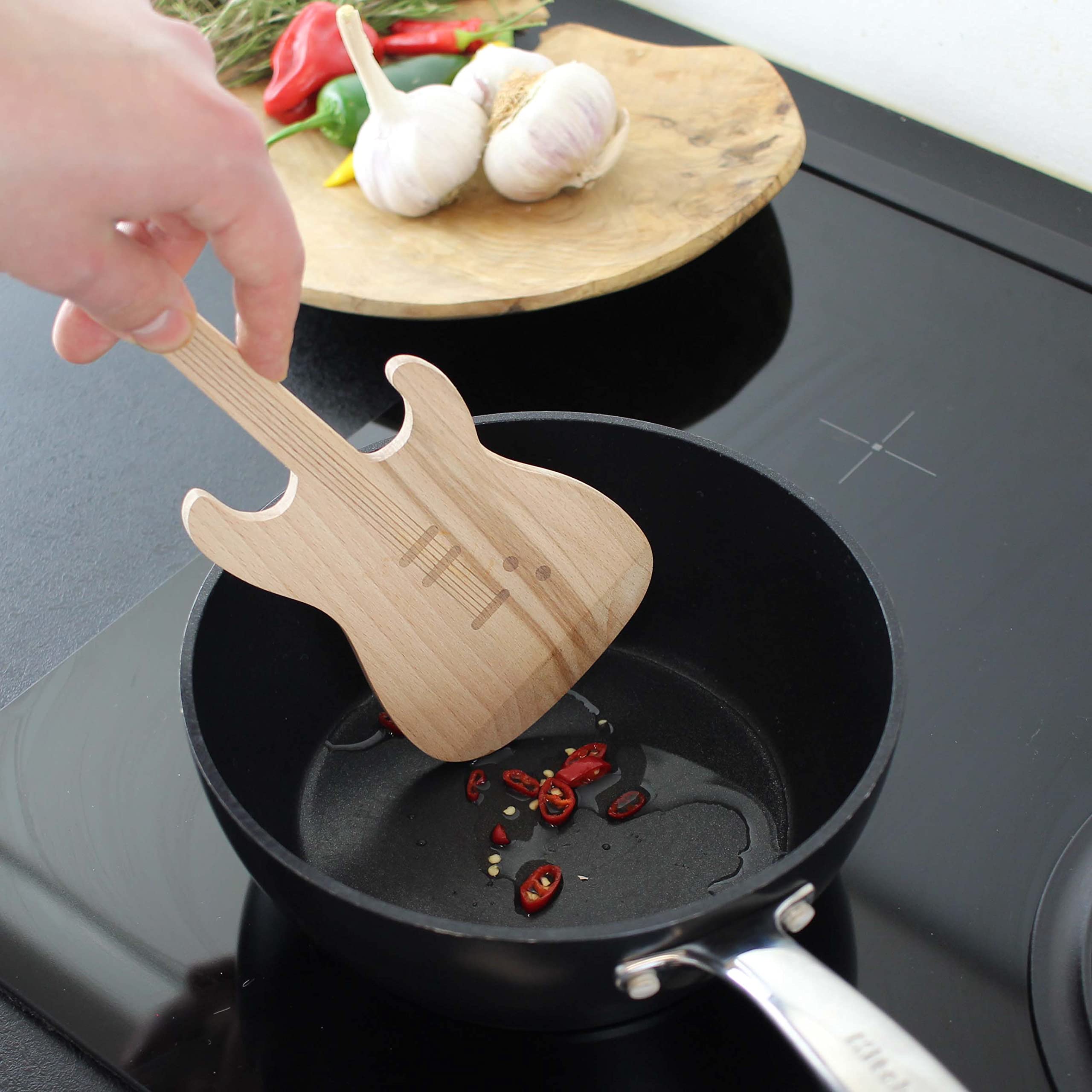 Planche à Découper En Bambou Forme Guitare Kikkerland - 49x22cm - Design Fun Pour Cuisine