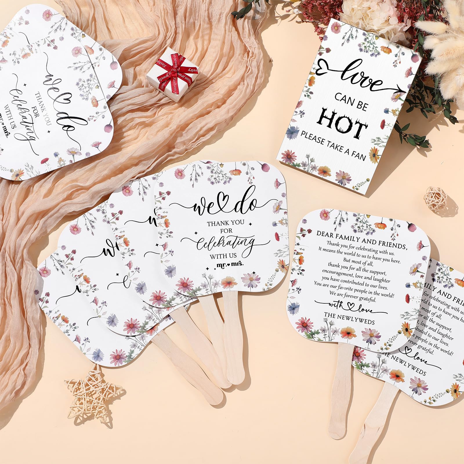 Fumete Hochzeitsfächer für Gäste, 50 Stück Hochzeitsfächer und 1 Stück Hochzeitstischschild, tragbarer Papierfächer mit Holzgriff, Handfächer für Hochzeit, Brautparty, Party, Gastgeschenk