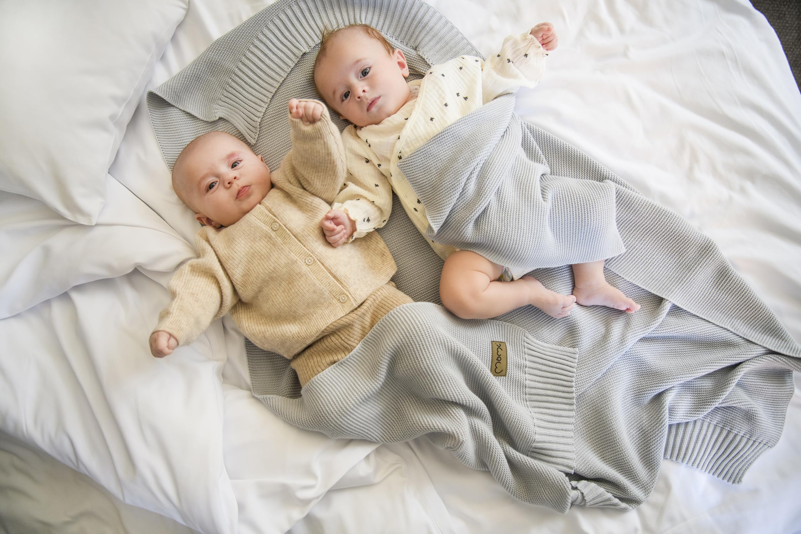 Momi - copertina per+D36 neonati e bambini HUG, con misure 80 x 110 cm, una morbida copertina realizzata al 50% in cotone e al 50% in fibra di bambù, ideale per carrozzina, passeggino e lettino