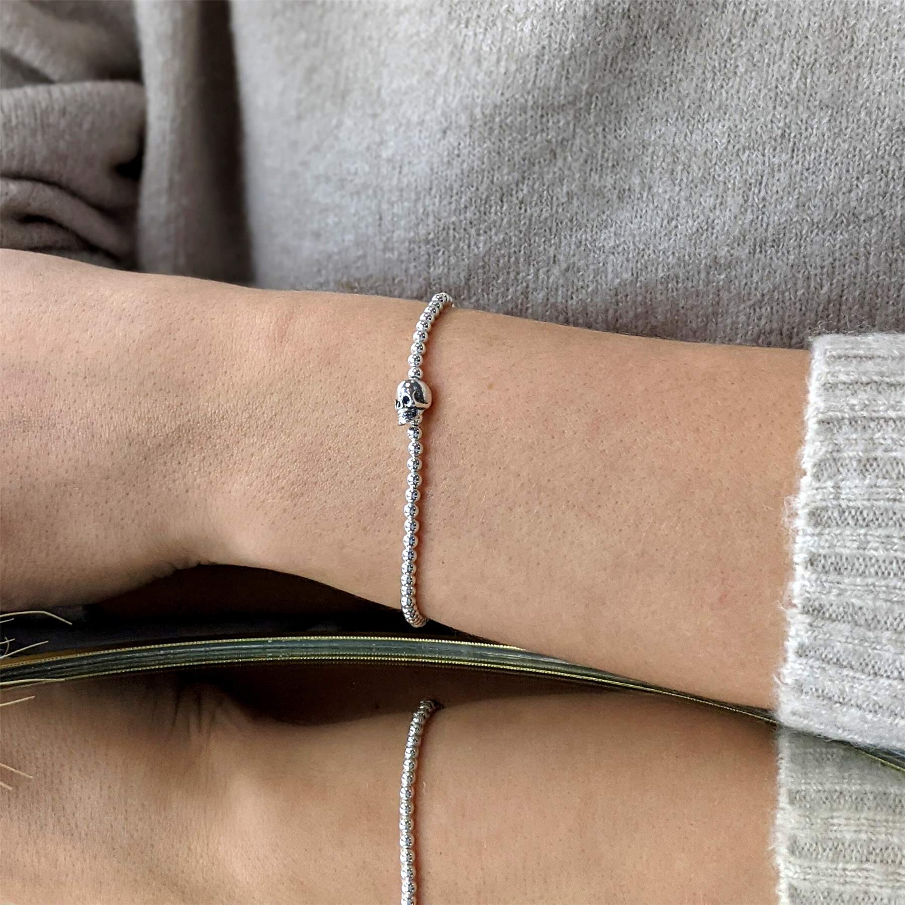 Silverly Bracciale in Argento Sterling 925 con Teschio per Donne e Adolescenti | Gioielli Emo Gotici di Halloween per le Donne | Braccialetto con Perline e Ciondolo a Forma di Palla Punk Stacker