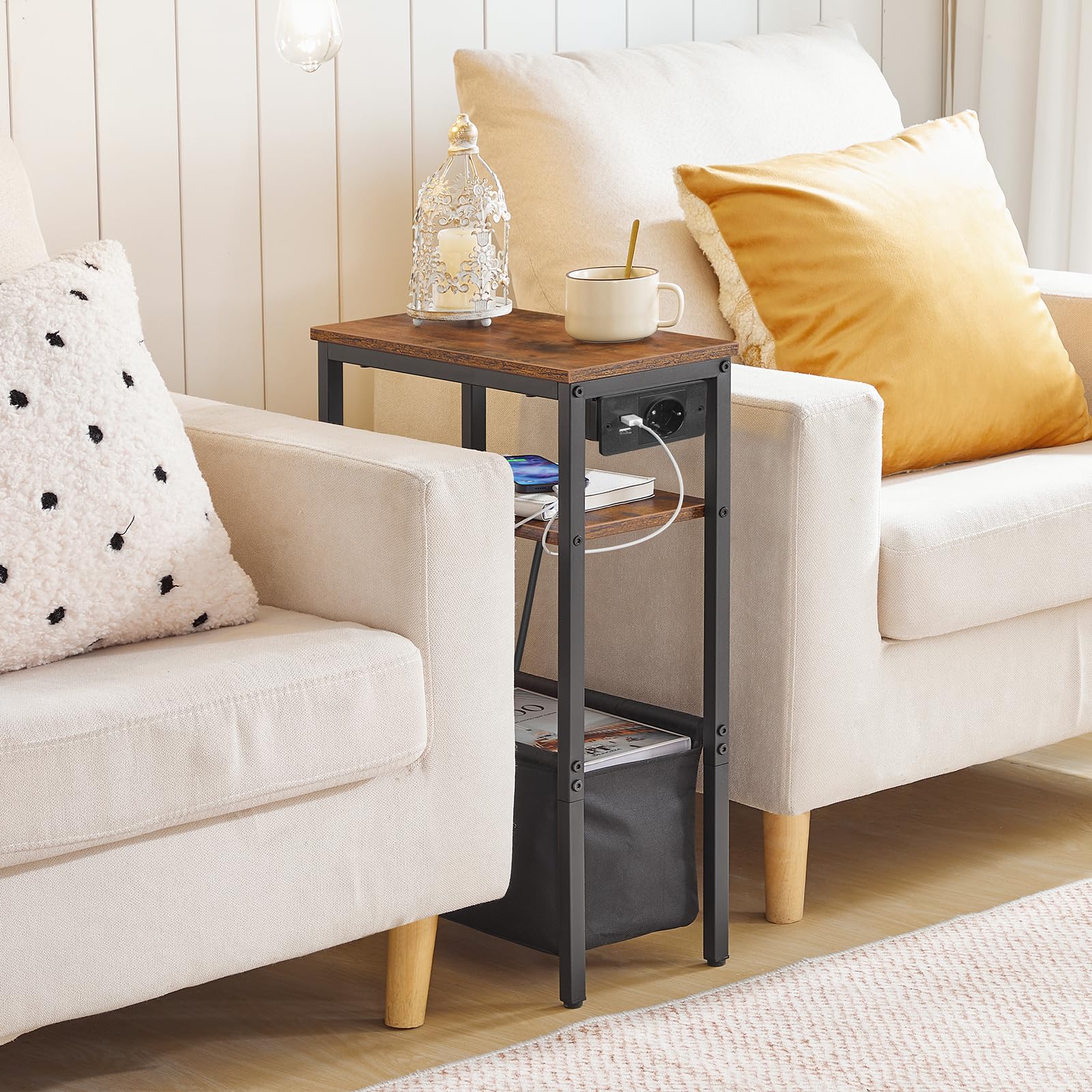 HOOBRO Table d’Appoint étroite, Table de Chevet avec Station de Charge et Rangement, Bout de Canapé avec Prise et Ports USB, pour Petit Espace, Chambre, Salon, Marron Rustique et Noir EBF125CBZ01