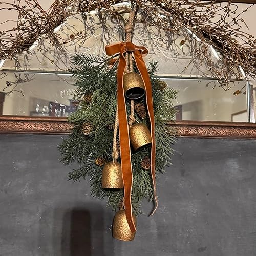 Miniatura 2 de Campana de hierro hecha a mano con acabado de latón, 4 campanas de vaca de latón en cuerda para pomo de puerta de Navidad, campanas rústicas vintage