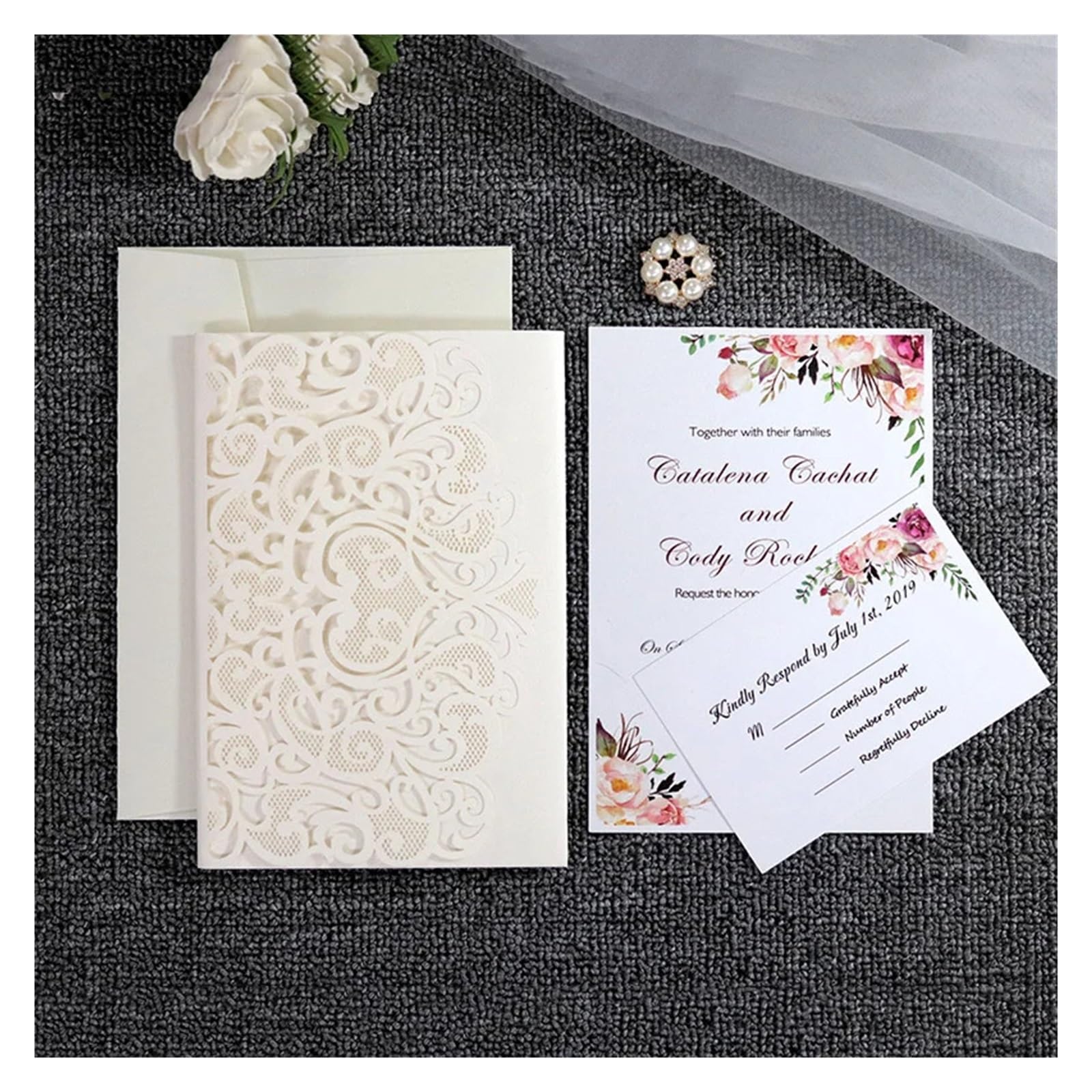 Hochzeitseinladungen Karte 25 stücke Laser Cut Hochzeitseinladungskarte 3D Dreifach Gefaltete Braut Und Bräutigam Spitze Grußkarte Hochzeitsfestbevorzugung Supplies(Only Mikin Cover)