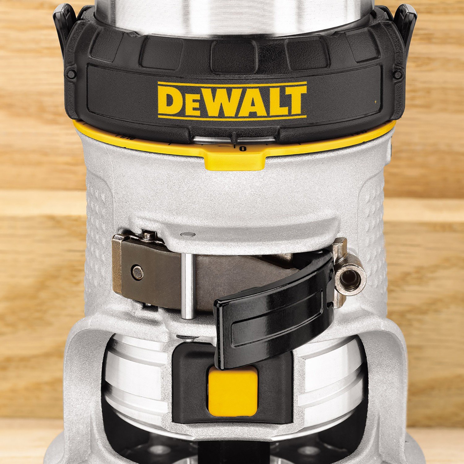 DeWalt - Affleureuse 900W 8mm à vitesse variable - D26200