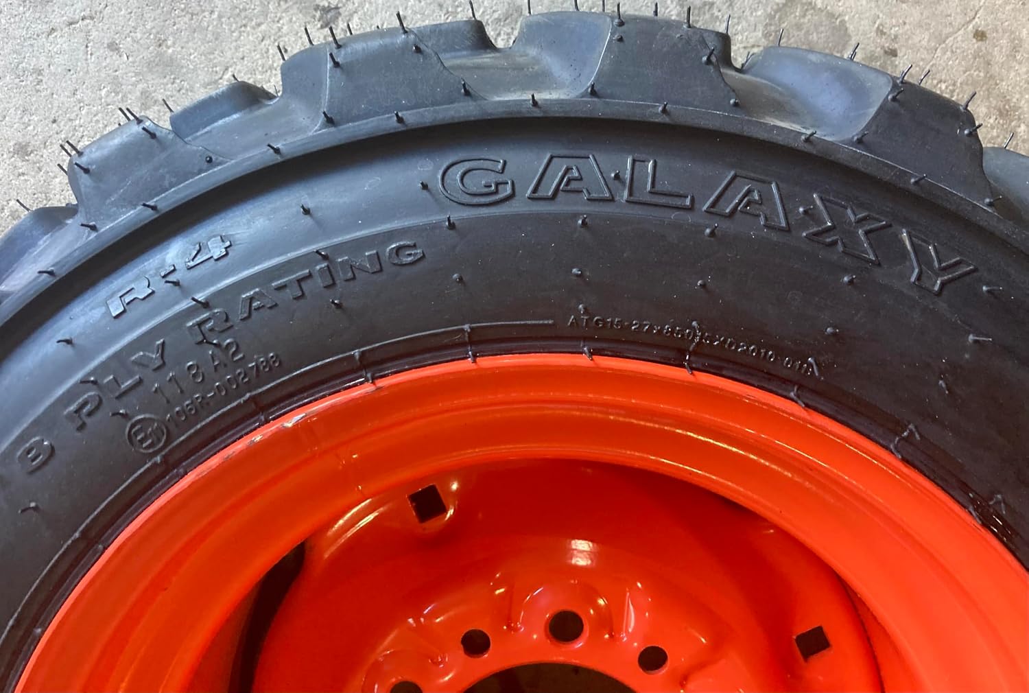 1-27X8.50-15 XD2010 Tire on Wheel/Rim (6 lug) for Kubota Tractor -8 PLY -27-8.5-15 (Right side mount)