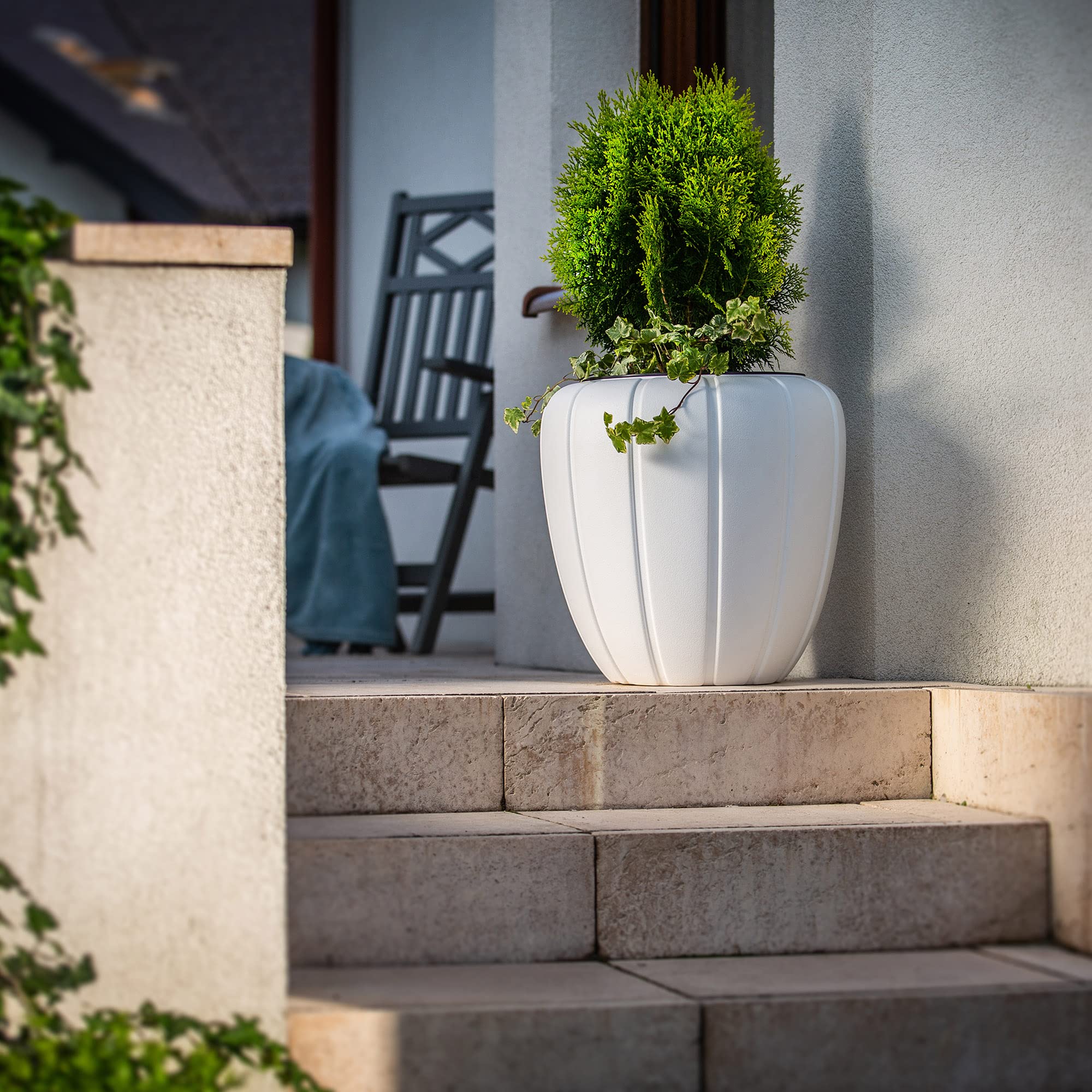 KADAX Blumentopf aus Kunststoff, ∅ 39cm, 5 Farben, Moderne Blumenvase, Pflanzkübel, Pflanztöpfe, Pflanzentopf, Kunststoff-Blumentöpfe, runder Blumenkübel (H: 40cm, Weiß)