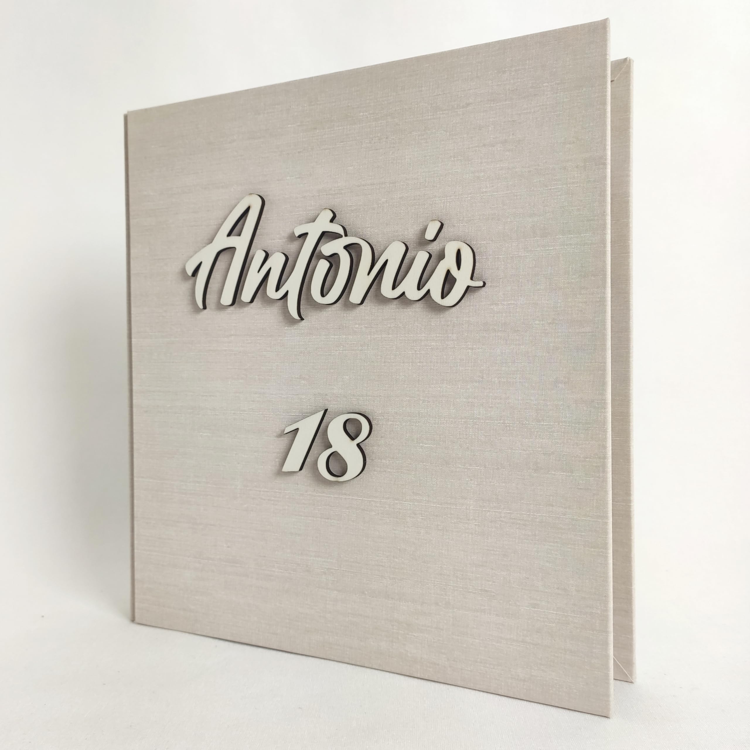 Album fotografico 18 anni artigianale in tela di lino con nome e numero in legno regalo originale qualsiasi compleanno anniversario legnoegrafite