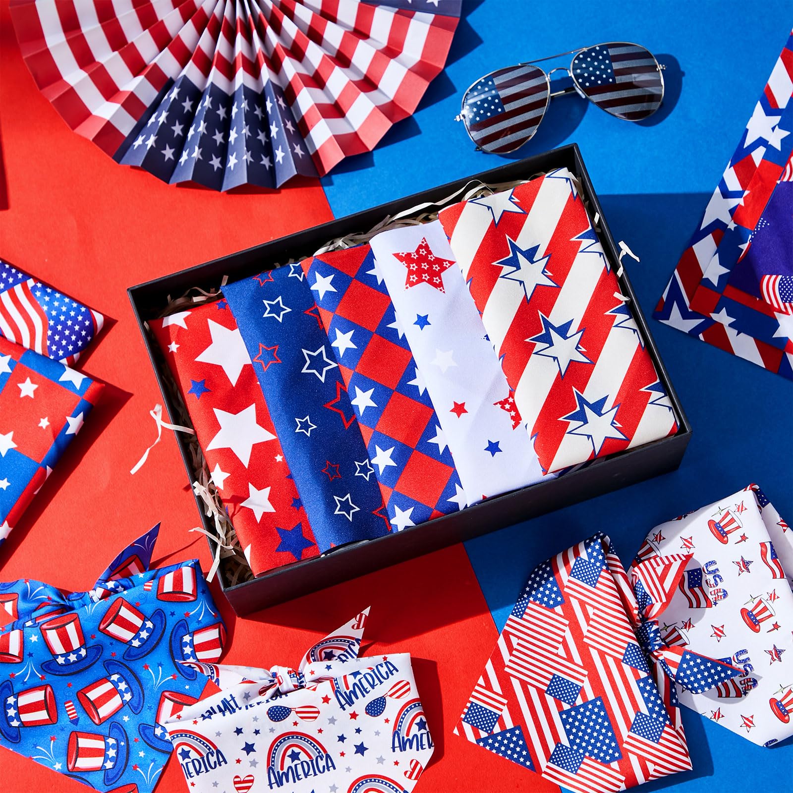 Sumind Lot de 100 bandanas patriotiques pour chien en vrac, écharpe triangulaire, bandanas pour chiens avec motifs de jour de l'indépendance pour le jour de l'indépendance, accessoires de costume pour