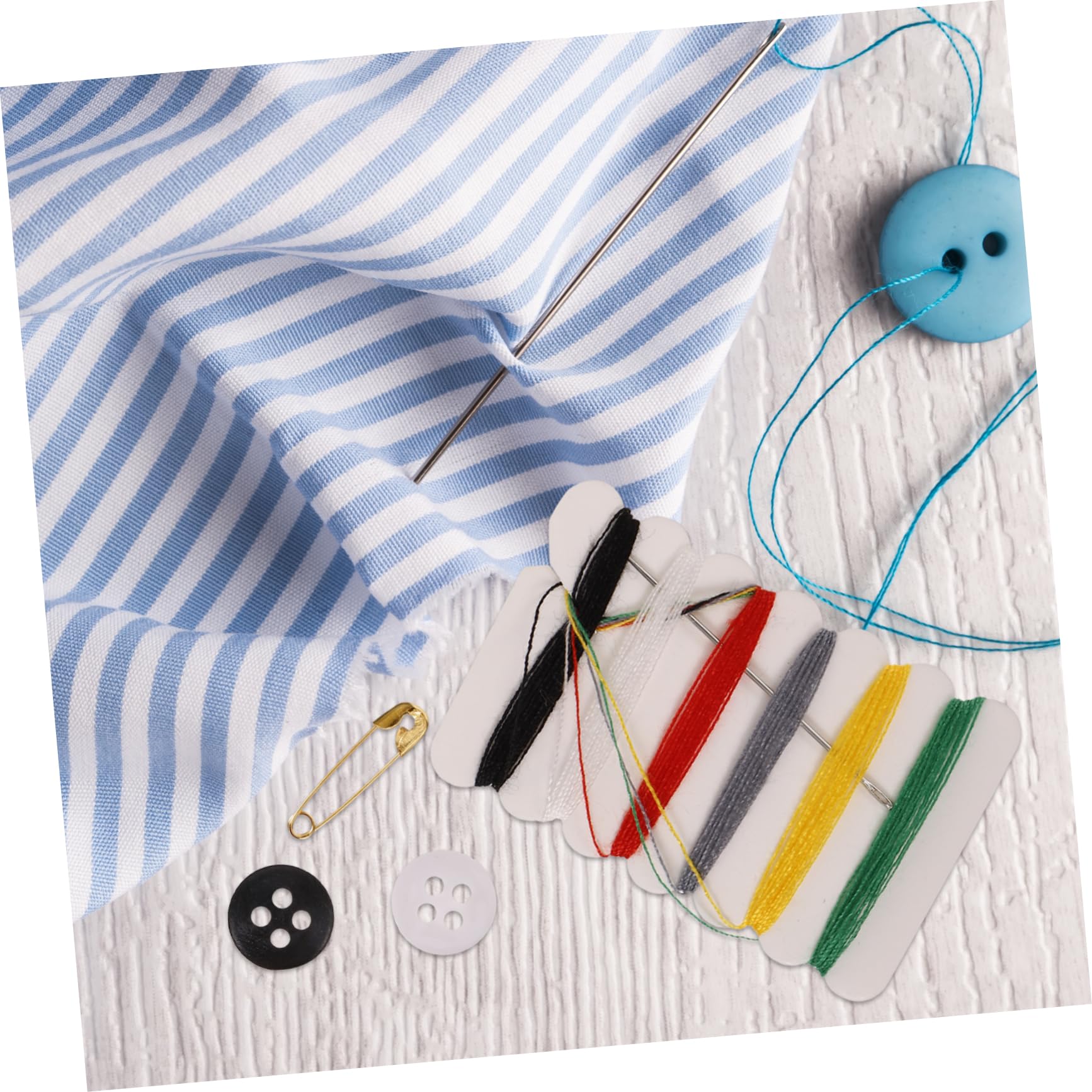 Kit da Cucito per Principianti 100 Pezzi, Set Portatile Multifunzionale | Ago, Bottone e Spilli Inclusi, per Riparazioni di Abiti, Uso Domestico e Viaggio Colore Casuale
