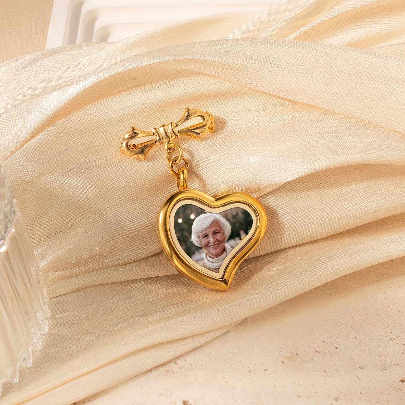 Broche avec photo, motif cœur, style académique