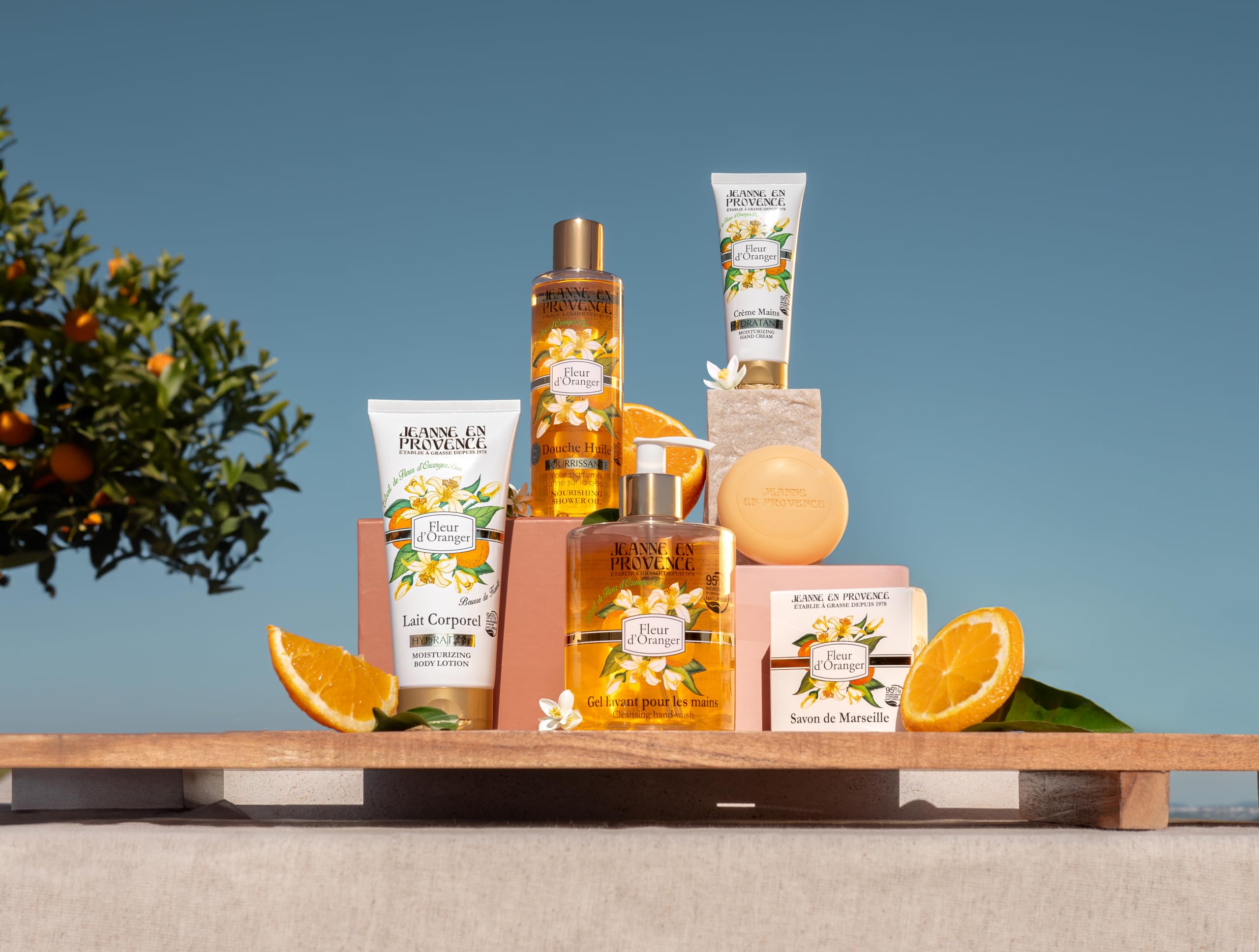 JEANNE EN PROVENCE – Nawilżający i perfumowany balsam do ciała – zapach kwiatu pomarańczy – 95% naturalnych składników – sucha skóra – wyprodukowano z trawy – 200 ml