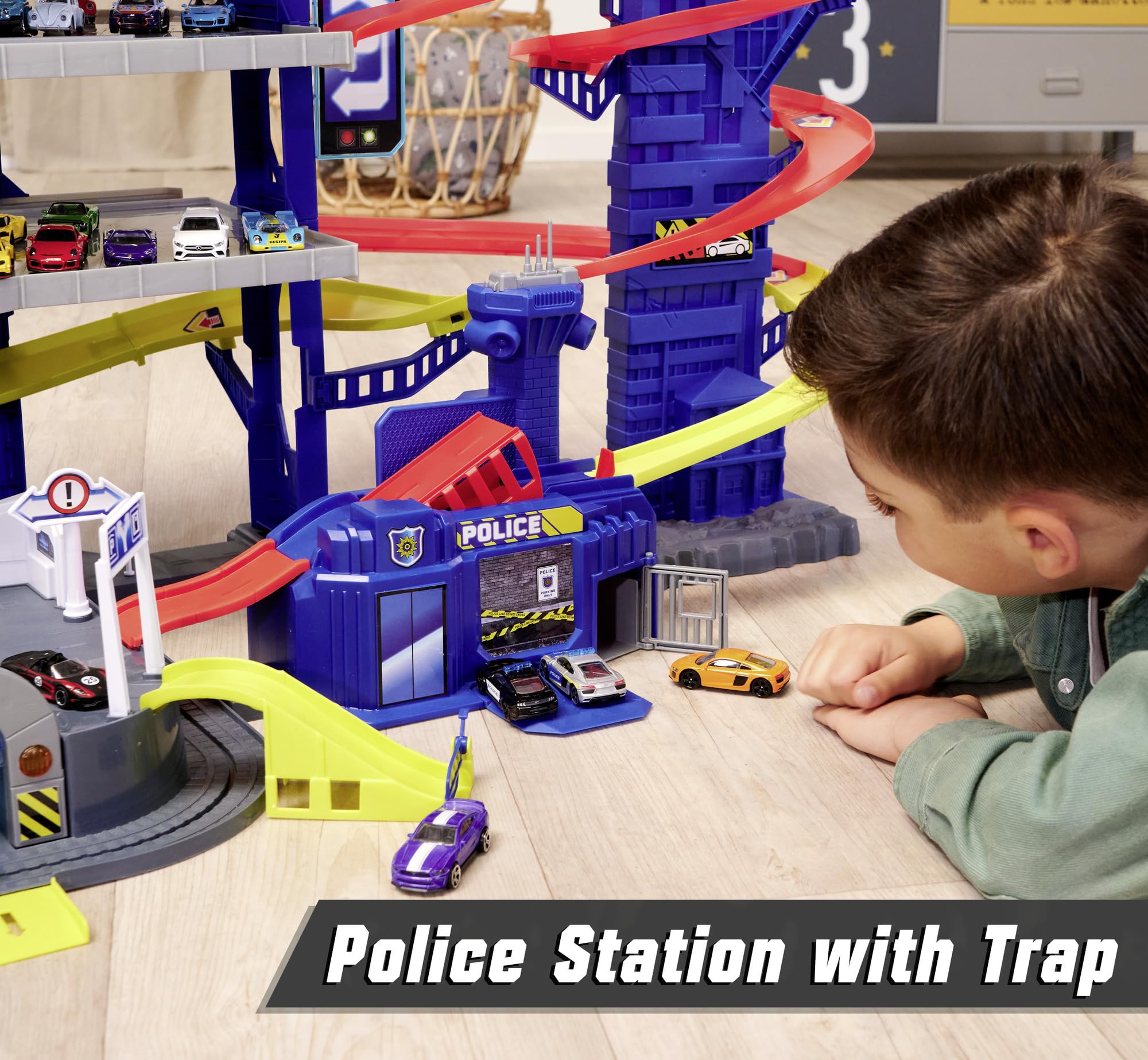 Majorette – Super Chase Center - Parking de 6 Pisos, con persecución, Garaje para niños a Partir de 5 años, Incluye Coches de Juguete, Tren, Ascensor, luz y Sonido, Negro