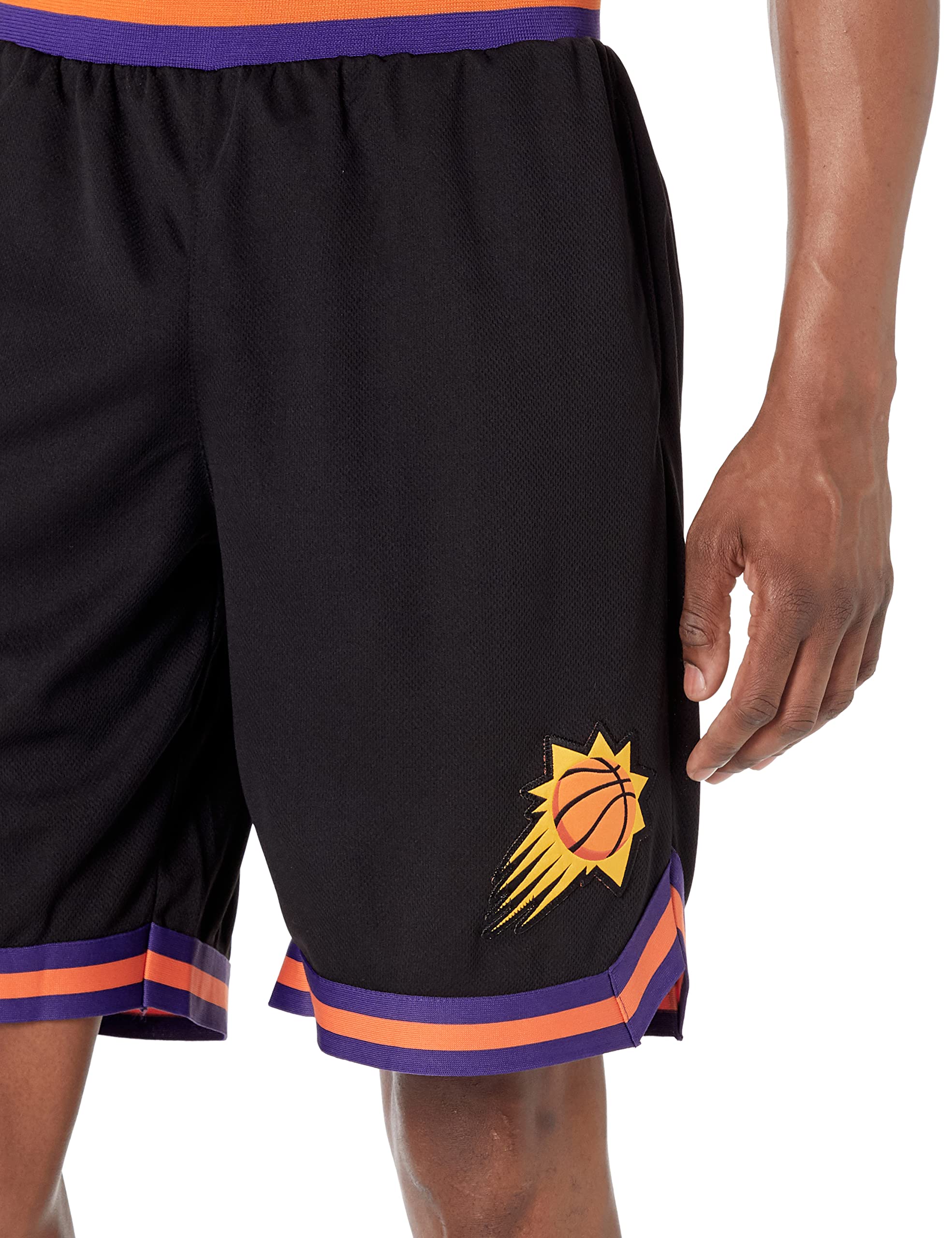 Unk NBA Short de Basket pour Homme GSM3547F avec Logo de l'équipe de la NBA tissé en polymaille, Noir, Taille L