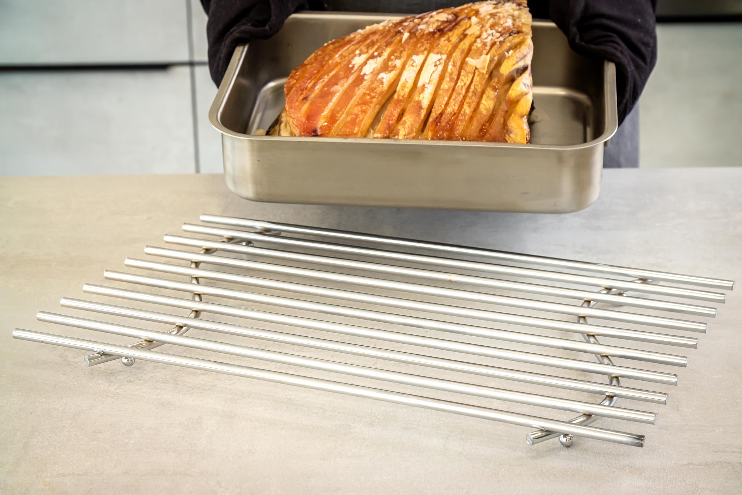 KitchenCraft Metalowa Podstawka, Chromowana, Wytrzymała, 45 × 30 cm - Kolor Srebrny