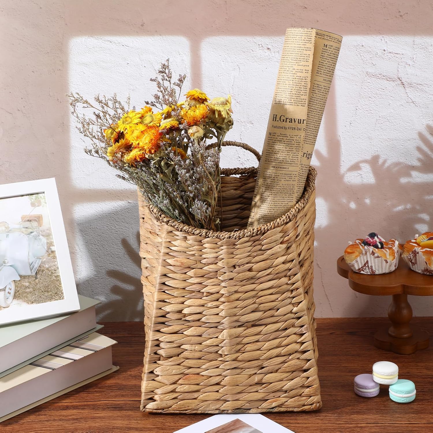 Woven Hanging Basket Water Hyacinth Hanging Wall Basket Portable Wicker Handmade Baskets Front Door Hanger Baskets Wreath for Plants Door Basketswith Handle for Garden Farmhouse Home Flowers