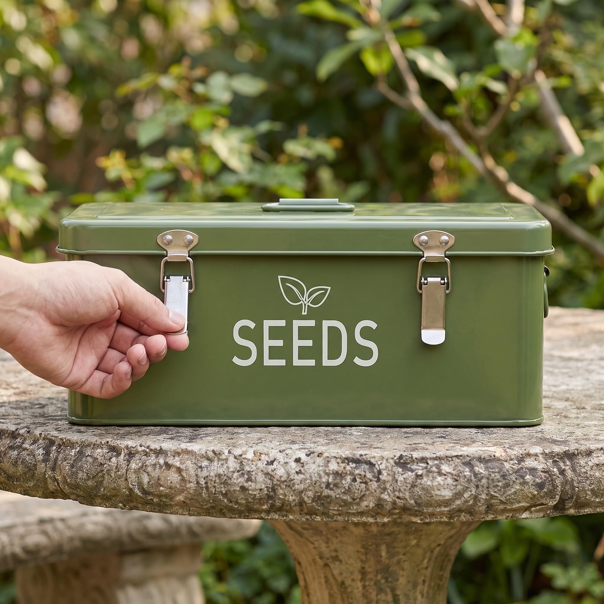 YARNOW Caja de Almacenamiento de Semillas: Organizador de Semillas y Suministros de jardinería con 4 Compartimentos, Cierres de Seguridad y Asas para jardín, Invernadero y Patio (Verde Oscuro).