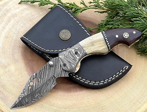 WINTERFELL Cuchillo de bolsillo de caza de acero de Damasco con mango de hueso de camello quemado y funda de cuero cuchillo de regalo personalizado