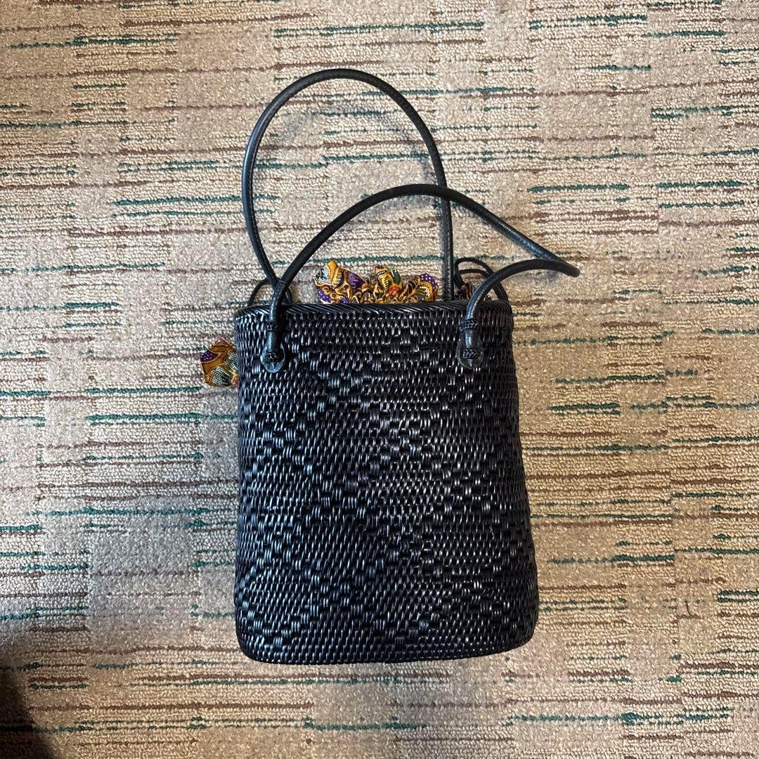 ヘレンカミンスキー Cassia Mini ブラック ショルダーベルト付き ヘレンカミンスキー Cassia Mini ブラック ショルダーベルト付き