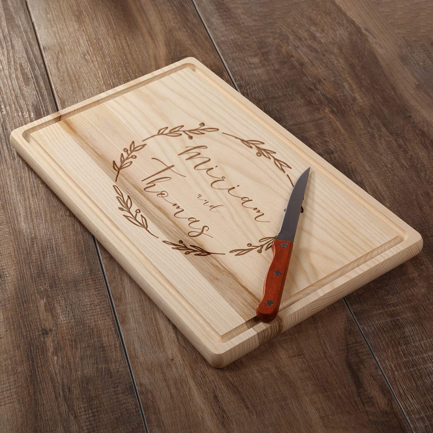 FORYOU24 Holz Schneidebrett hell mit Gravur Motiv 06 - personalisiert mit Wunsch-Namen Küchenbrett graviert als Geschenkidee zur Hochzeit