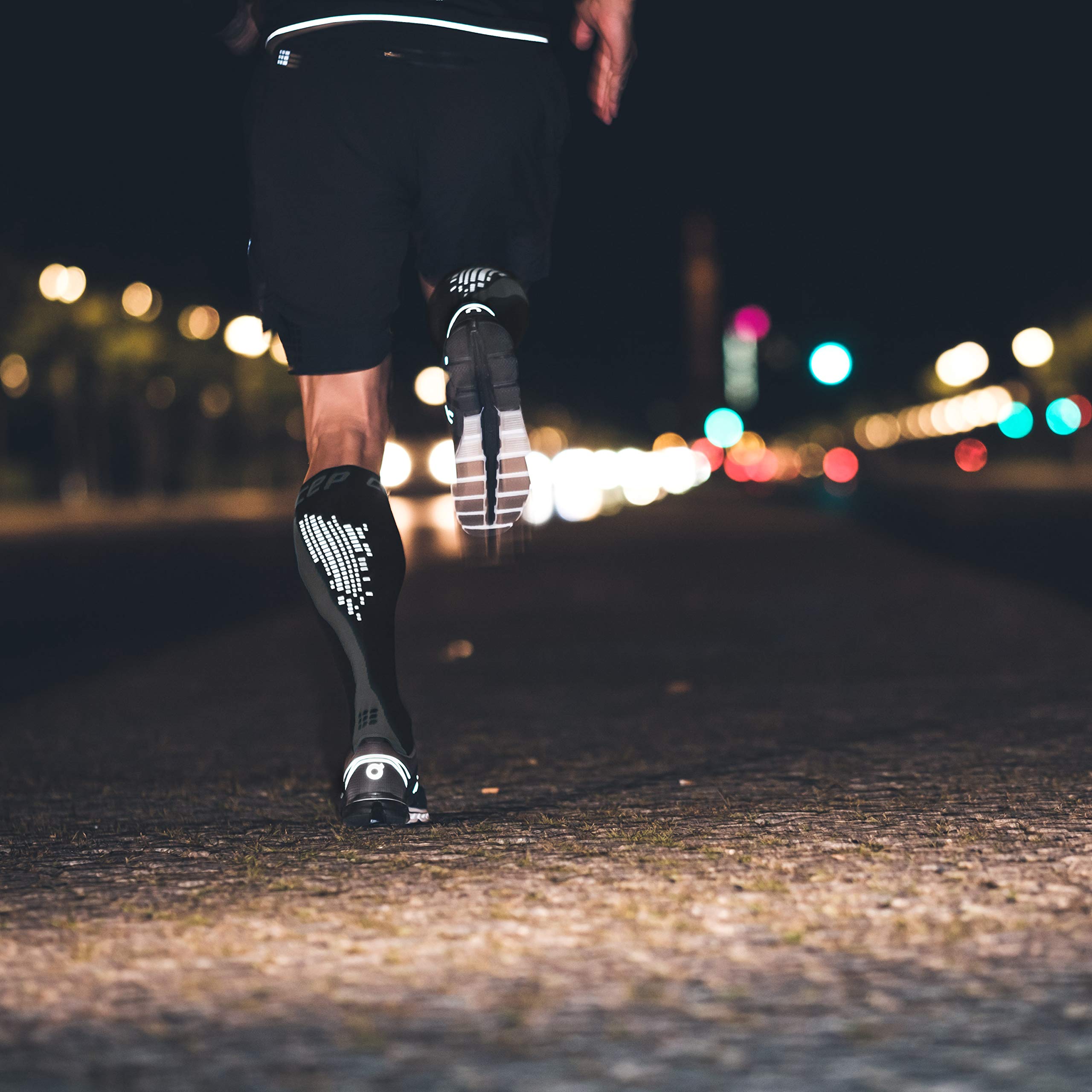 CEP - NIGHTTECH SOCKS, Laufsocken für Herren, Kompressionsstrümpfe made by medi für Power auch bei Dunkelheit