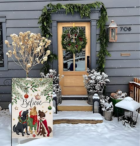 Miniatura 3 de Banderas de jardín de perros de Navidad para exteriores, árboles de Navidad con bayas sagradas, decoraciones de patio pequeño, decoración de
