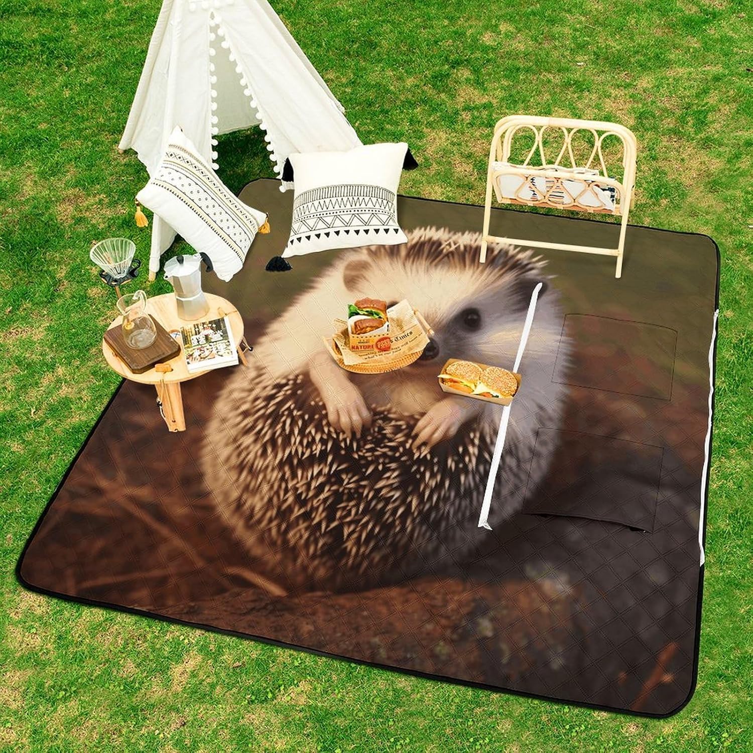 Hedgehog Picnic Blanket with Zipper Water Resistant Sand Free Picnic Mat Washable Foldable Easy Carry Beach Blanket for Lawn Beach Hiking Camping