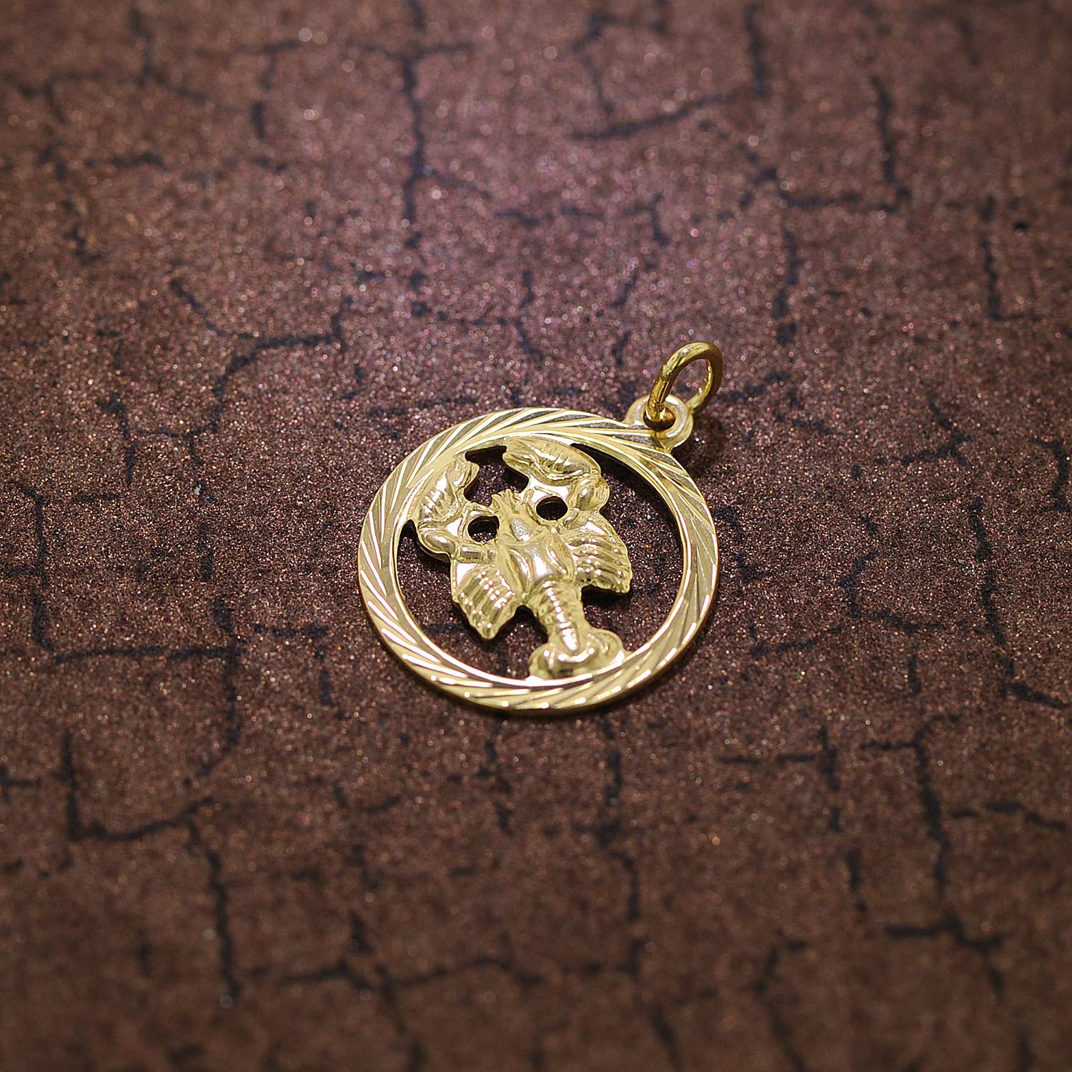 trendor Sternzeichen Krebs 333 Gold Anhänger Ø 16 mm 39000-07 | modischer Sternzeichen Anhänger aus Echtgold für Damen und Herren, elegante Geschenkidee,