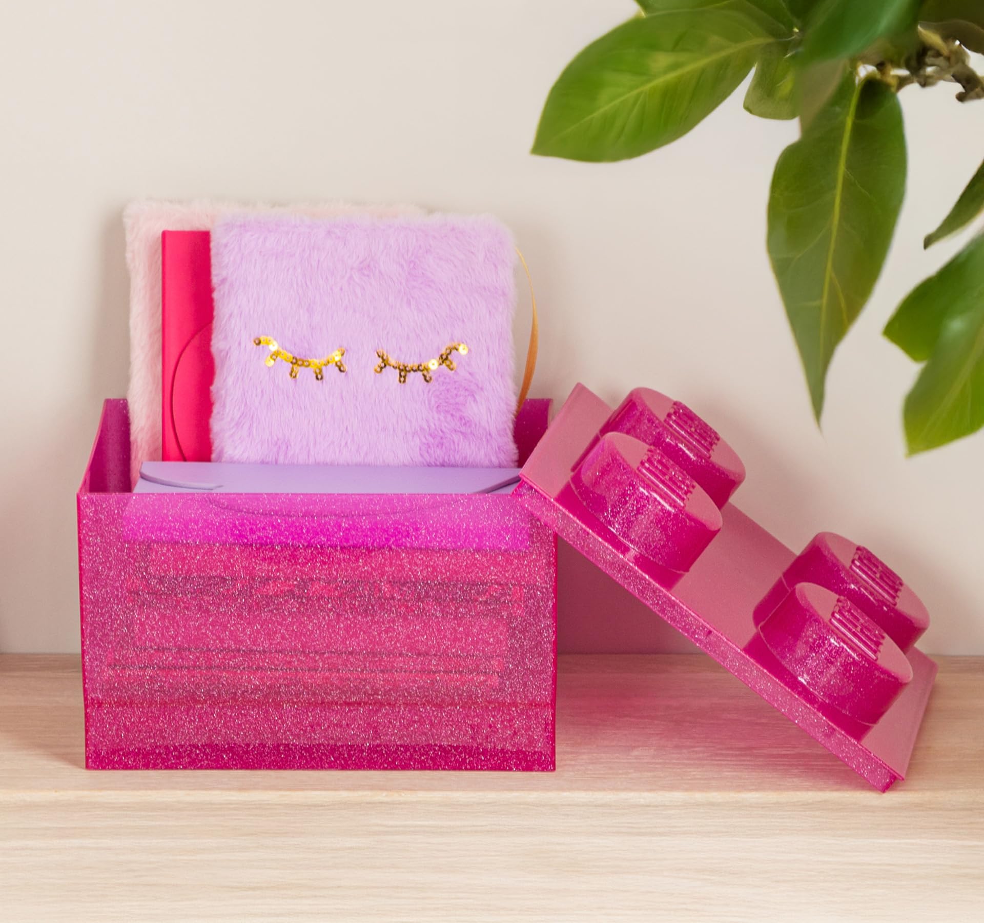 Room Copenhagen LEGO Storage Brick - Scatola portaoggetti in plastica con 4 pomelli glitterati, impilabile, con coperchio, per bambini e adulti, organizer da scrivania e scatola dei giocattoli,