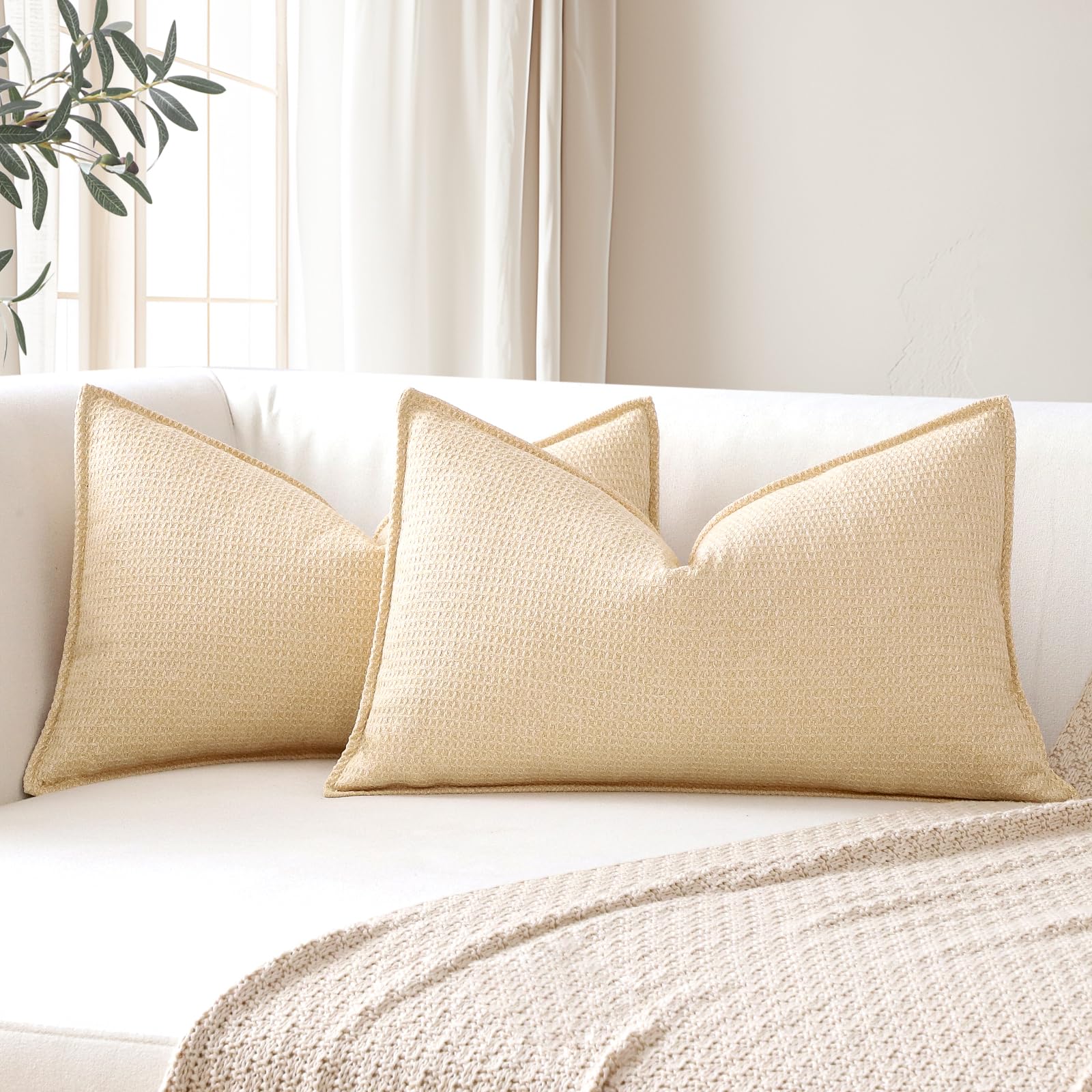 Sungeek Lumbar Cushion Covers 30x50cm Set of 2 Soft Plaid Decorative Cushion Cases with Stitched Edge Farmhouse Home Decor Decorative Pillow Cover for Sofa Couch Patio Bedroom Living Room Beige