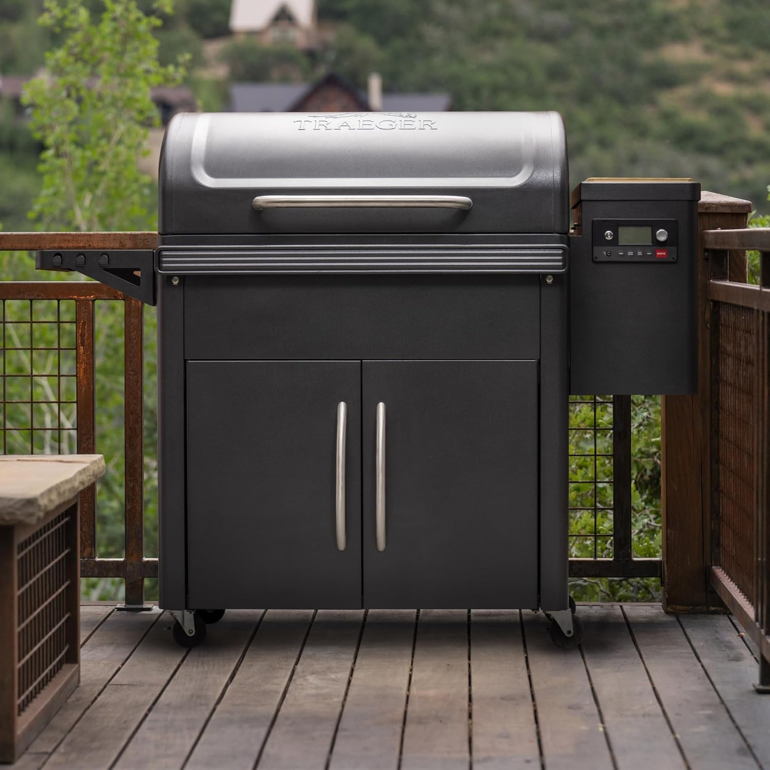 Traeger Silverton XL Wood Pellet Grill and Smoker, WiFi Pellet Smoker Grill with Super Smoke Mode, D2 Controller, Large 854 sq. in. Cooking Area, Outdoor BBQ Electric Pellet Smoker + Full Length Cover