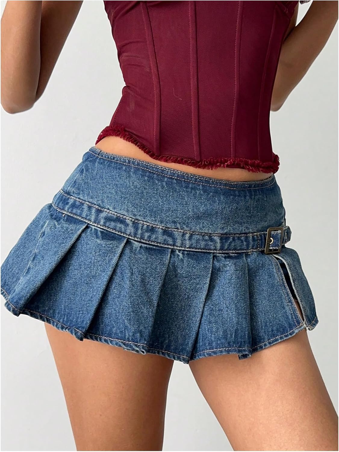 WDIRARA Women's Low Rise Pleated Mini Denim Skirt Y2k Buckle Jean Skirt