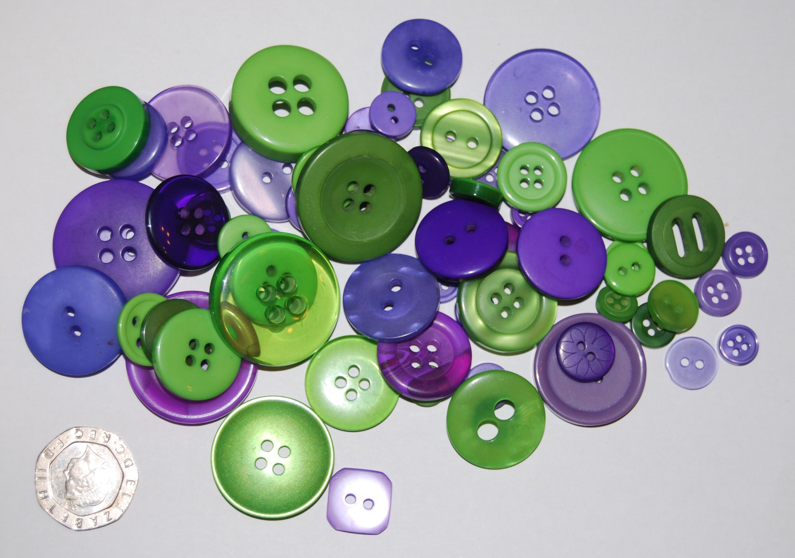Celloexpress Purple & Green Pack Of 25G - Mixed Sizes Of Various Purple And Green Buttons For Sewing And Crafting