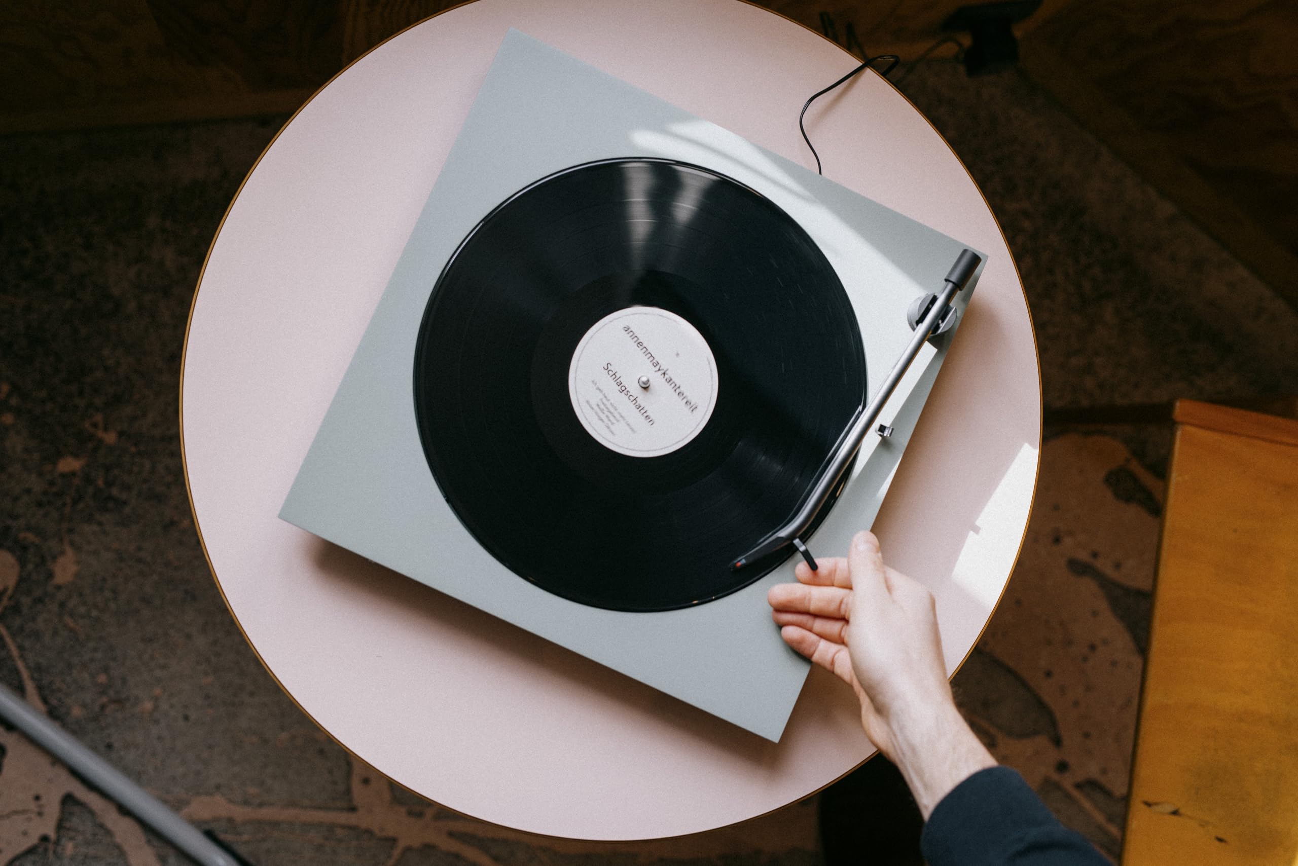 Tone Turntable – Minimalistischer Plattenspieler mit Bluetooth, eingebautem Phono-Vorverstärker, hochwertigem Tonarm, Riemenantrieb, Tone Factory - Made in Europe (Grün)
