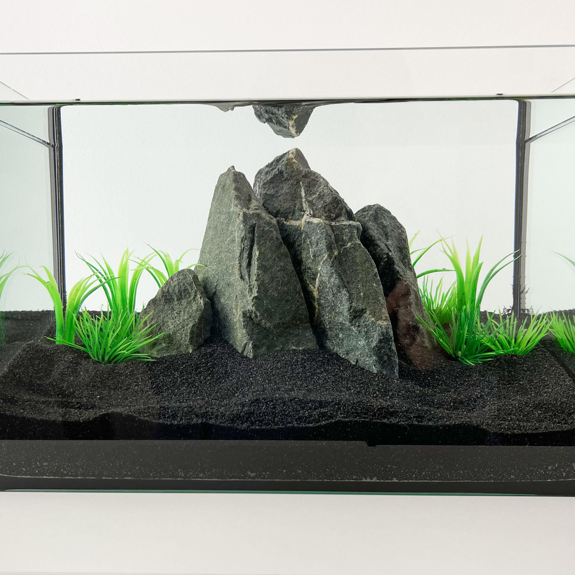 Schicker Mineral Aquariumsand schwarz 10 kg, feiner Aquariumkies mit Epoxidharz ummantelt, kantengerundeter Bodengrund, farbecht, Kies für Süßwasseraquarien & Meerwasseraquarien (0,4-0,8 mm)