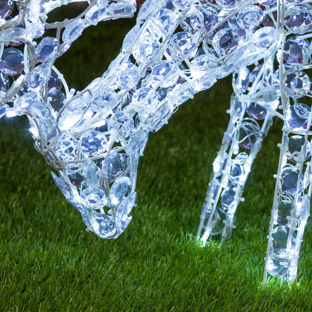 Renna con Cristalli Che bruca l'erba, h. 50 cm, 200 LED Bianco Freddo, soggetti Luminosi, Figure di Natale 3D, Decorazioni Natalizie