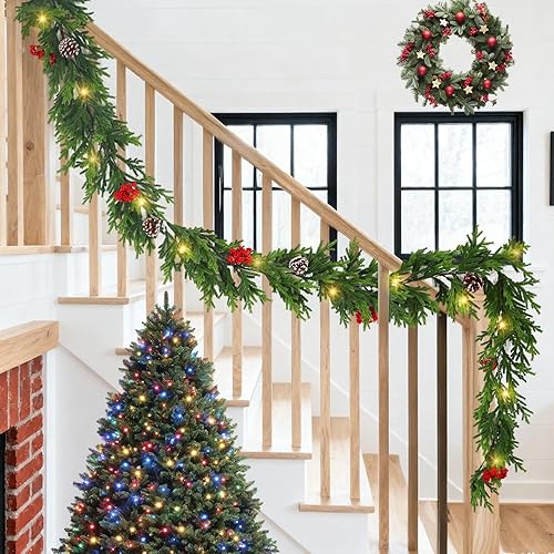 Miniatura 7 de Guirnalda de Navidad preiluminada de 6 pies con luces, guirnalda de cedro realista con bayas rojas, cono de pino artificial de tacto real, guirnalda