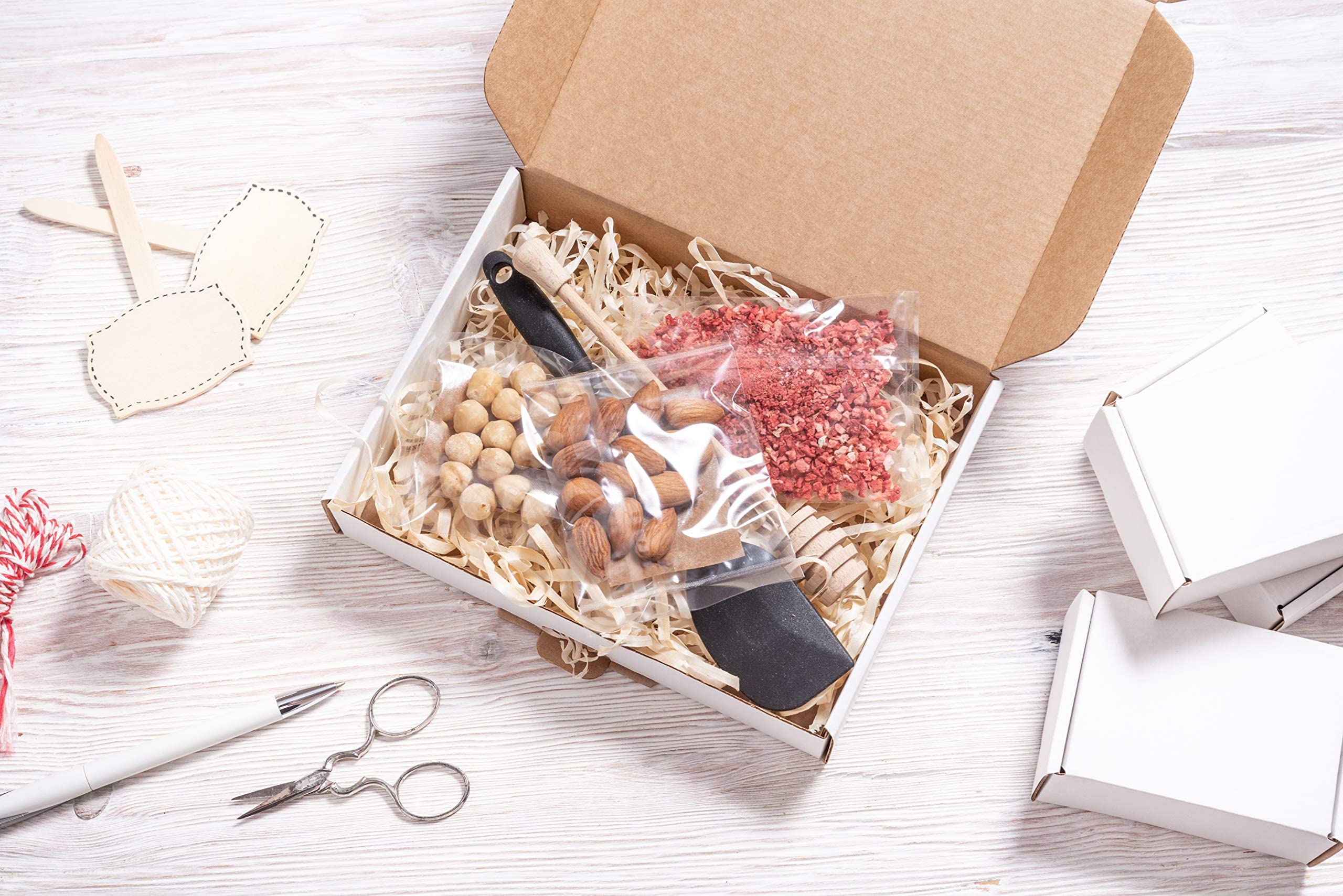 Paglietta per cesti - Paglia per ceste natalizie regalo vuote - Truciolo in legno per cestini vuoti e per imballaggio - Pagliuzza per confezioni e decorazioni (1 Kg)