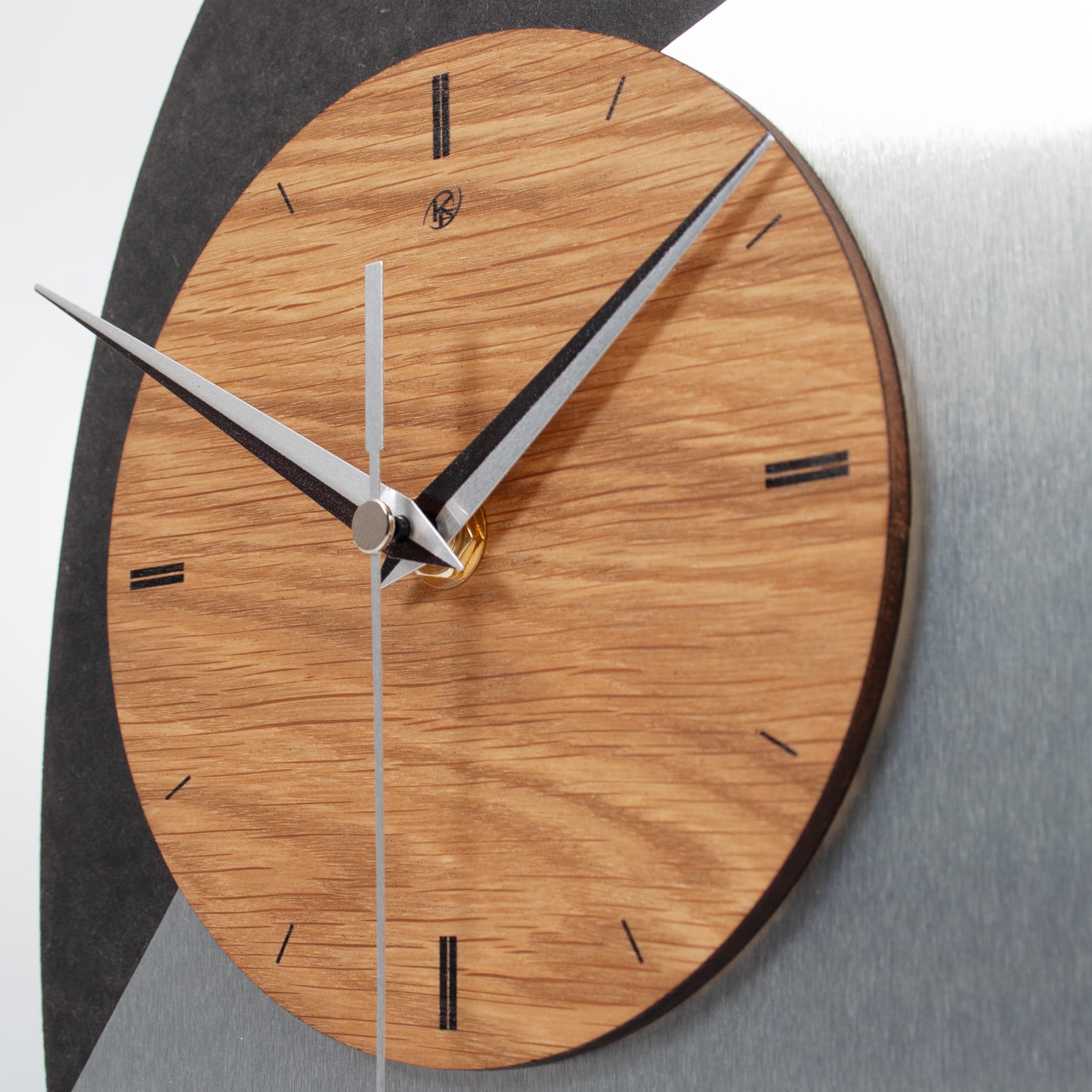 Kreative Feder Designer-Standuhr „Silver Dome“ aus Holz - Tischuhr in modernem Metallic-Look schwarz, braun, Silber; Größe ca. 25,5x25,5cm (leises Funkuhrwerk)