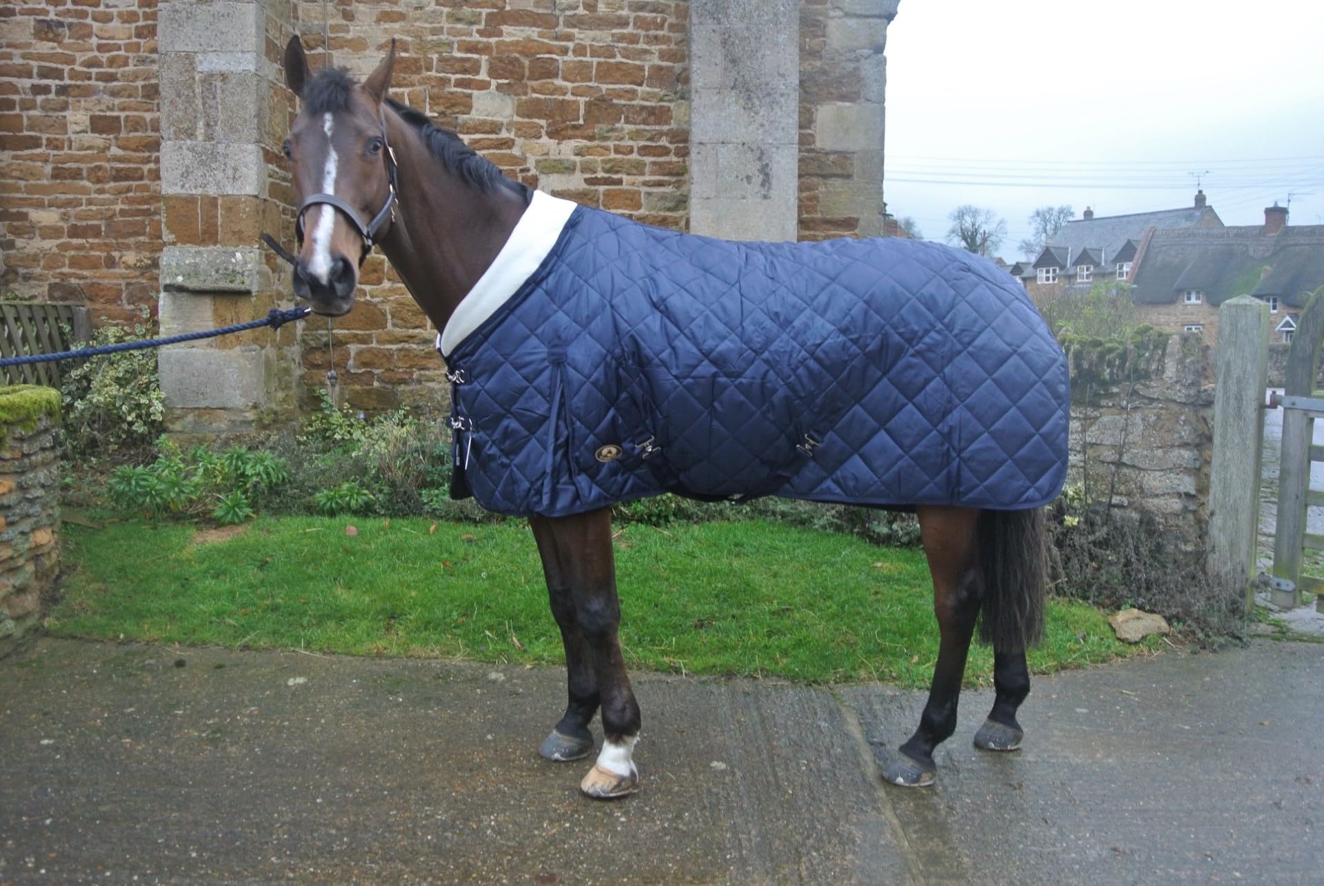 Ruggles 200g Middleweight Horse/Pony Stable Rug | Fleece Collar | Anti Rub Lining | Smart Versatile Rug for Cooler Days or for Layering (6', Navy)
