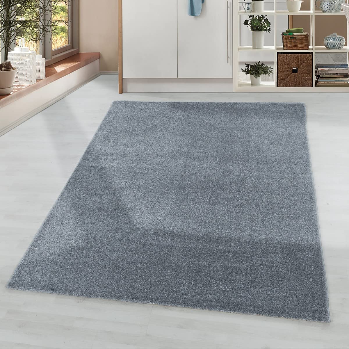 Tapis design à poils courts uni argenté 120x170cm pour salon moderne