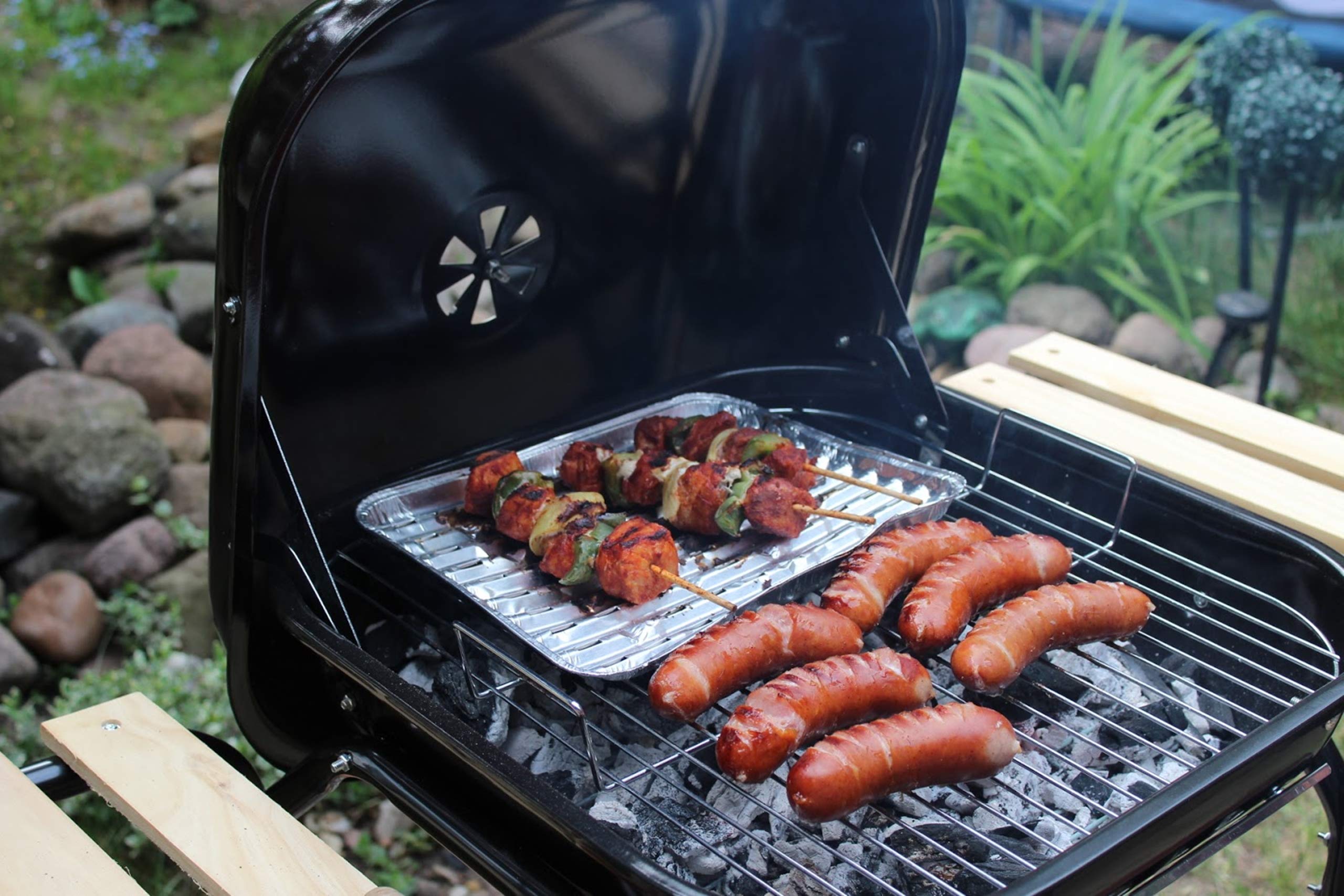 GrillMaster Kohlegrill EmaBend GM3000 + Gebläse, Gartenbau, Karbon, Mit Rollen, Holzböden