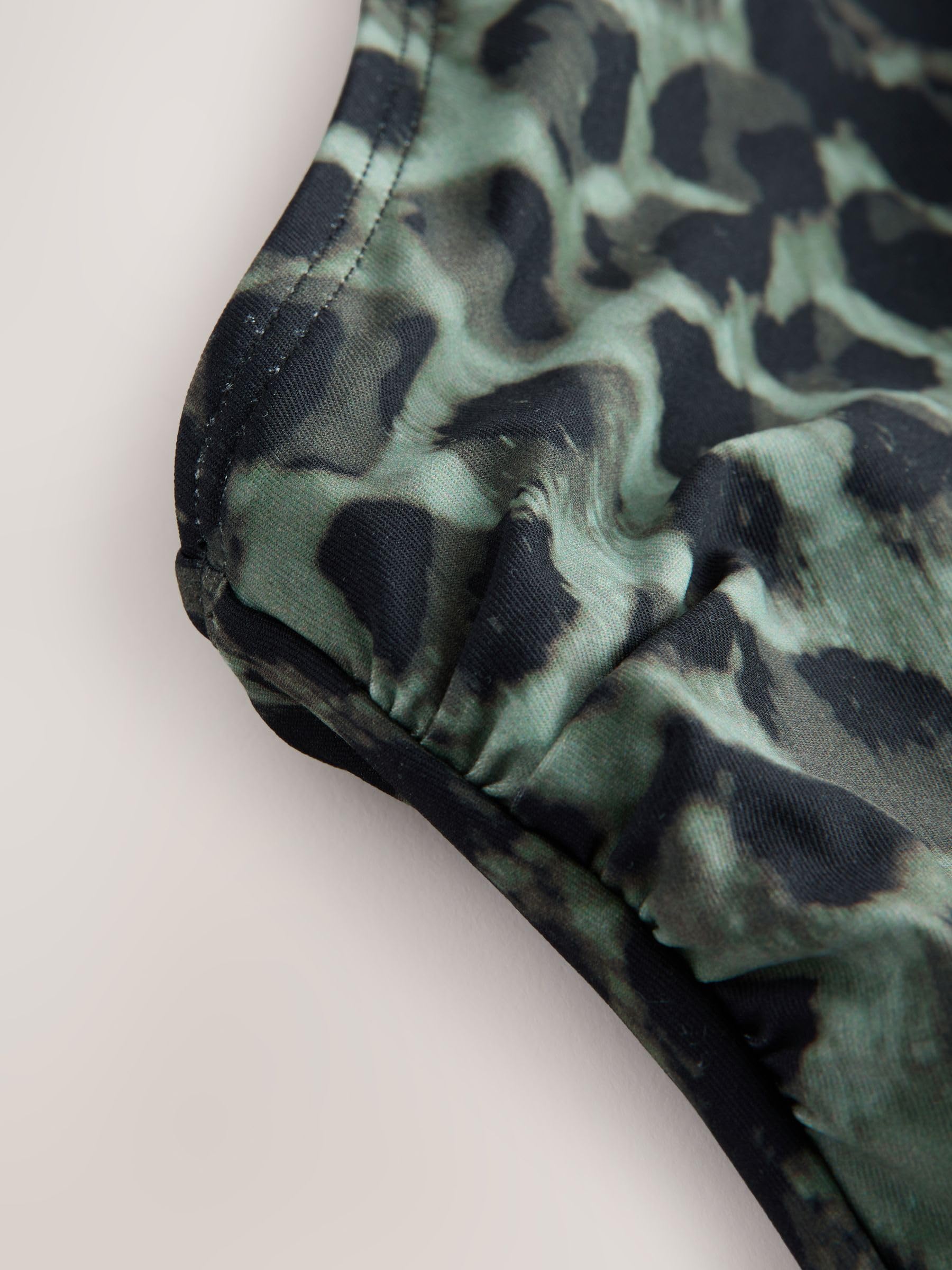 NEXT Femme Maillot de Bain menstruel avec col Haut | Coupe standard, Taille haute