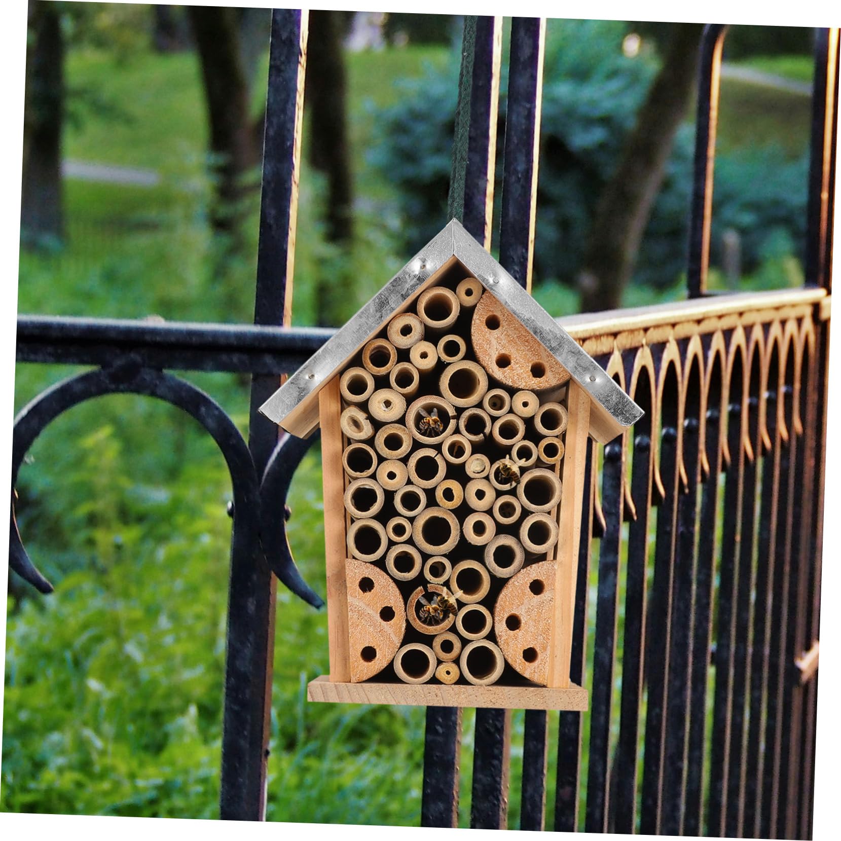Bienenhotel und Eisen, Hängendes Insektenhaus für Garten | Bienen und Andere Bestäuber, Dekoratives Outdoor Element, Multifunktionales Design, Geräumig und Komfortabel