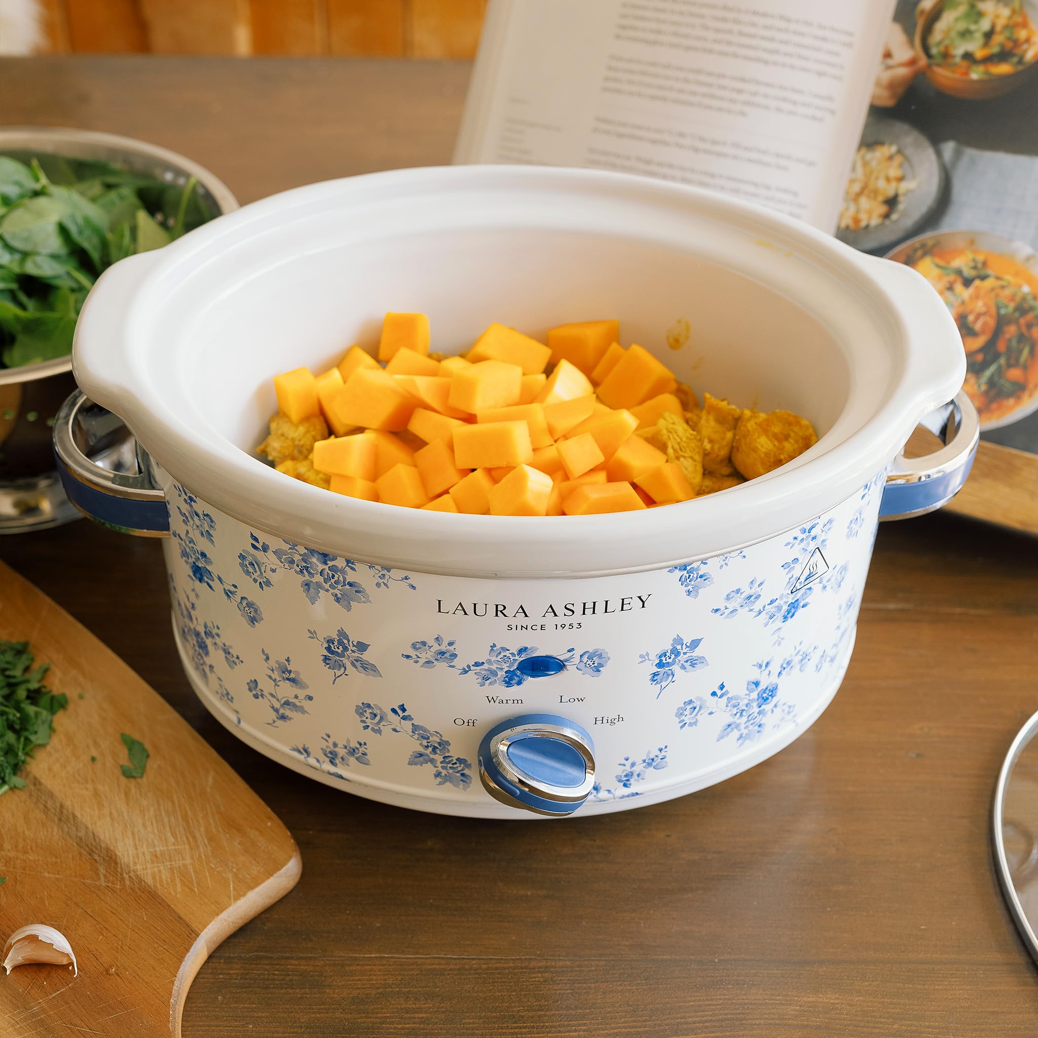 Laura Ashley Mijoteuse Electrique 6,5 Litres avec Imprimé China Rose par VQ - Slow Cooker pour 8 à 10 Personnes, Économique en Énergie, avec 3 Réglages de Température et un Couvercle en Verre Trempé